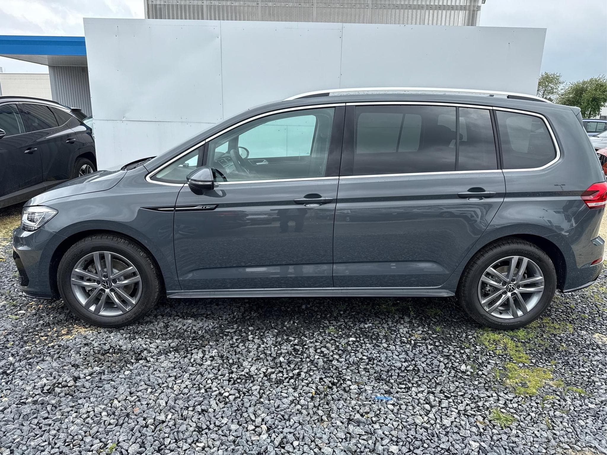 VW Touran R-LINE (2025) - Foto 3