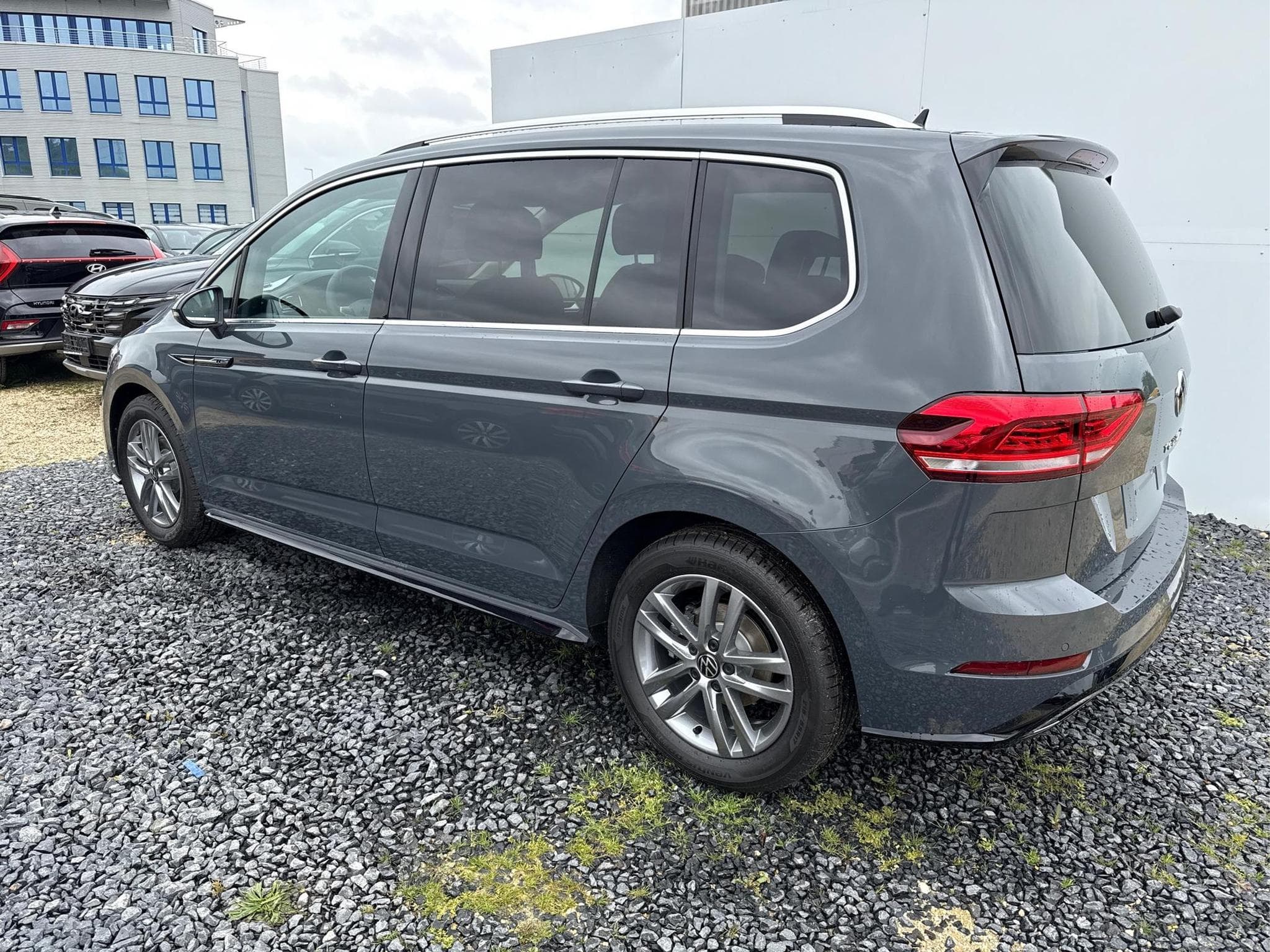 VW Touran R-LINE (2025) - Foto 4