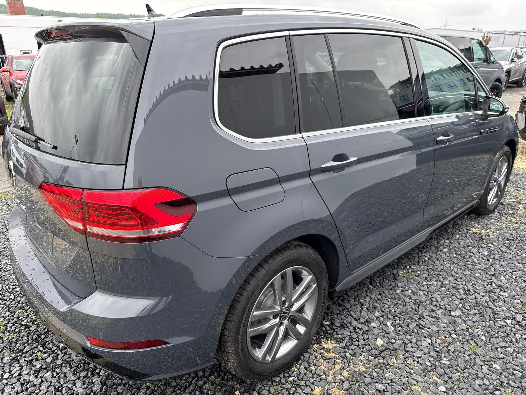 VW Touran R-LINE (2025) - Foto 5