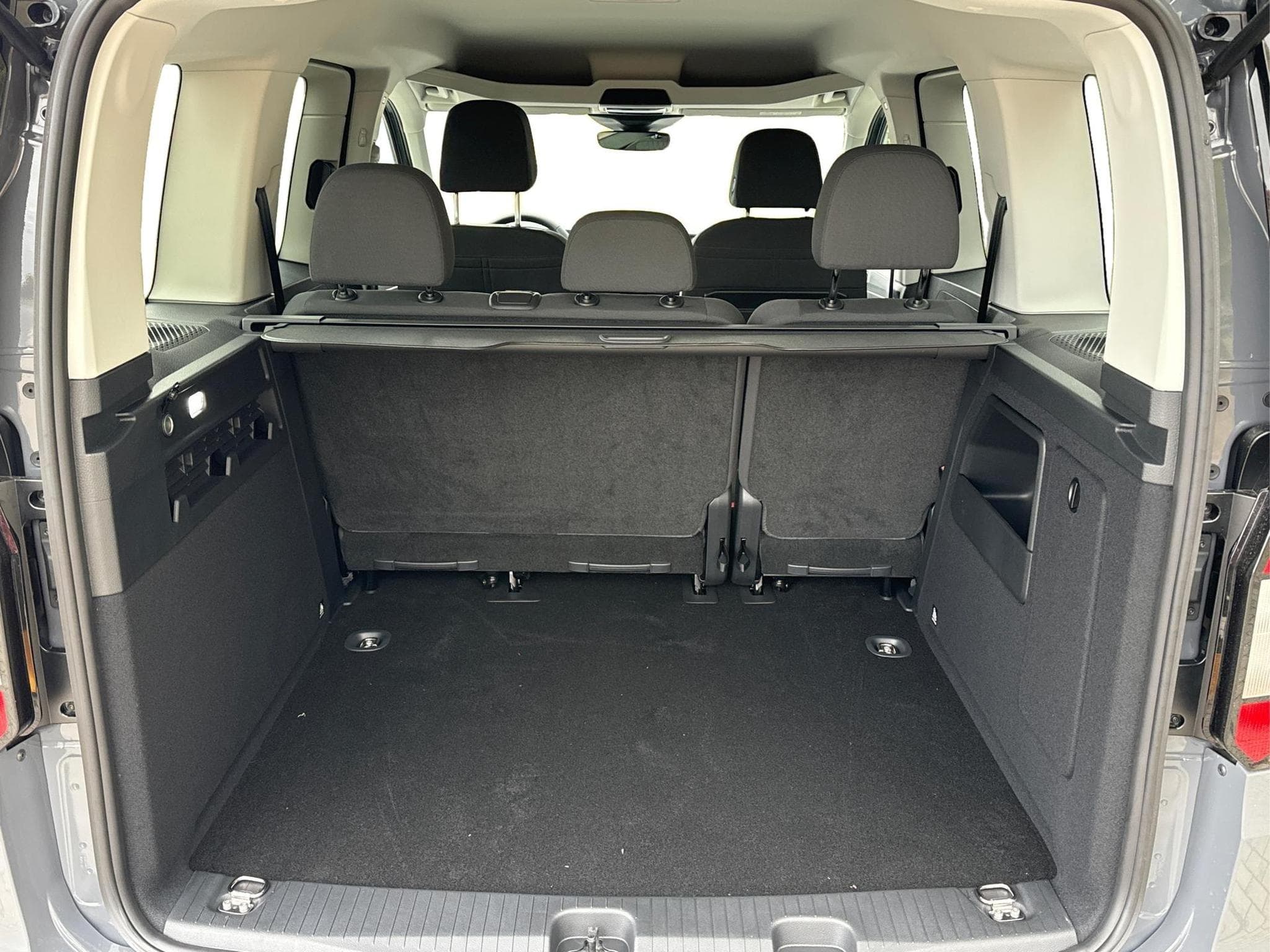 VW Caddy LIFE (2025) - Photo 11