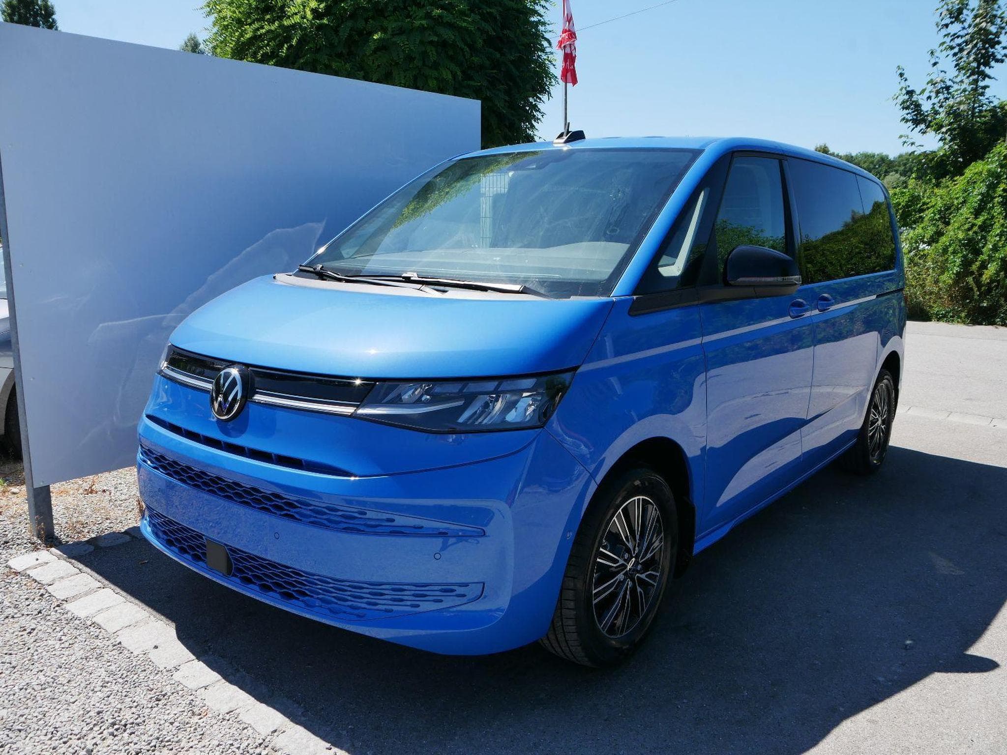 VW T7 Life 2.0 TDI (2025) - Photo 1