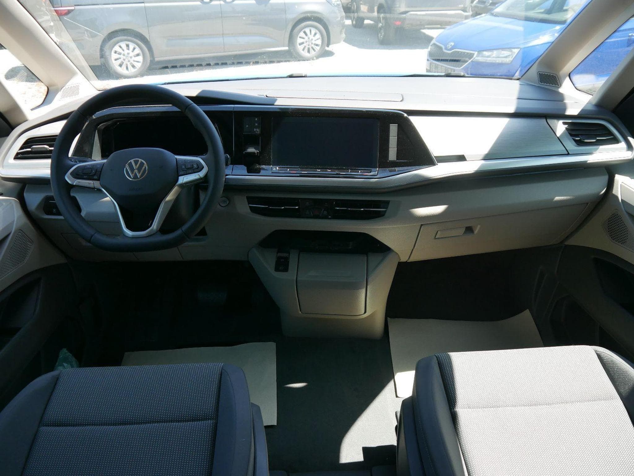 VW T7 Life 2.0 TDI (2025) - Photo 11