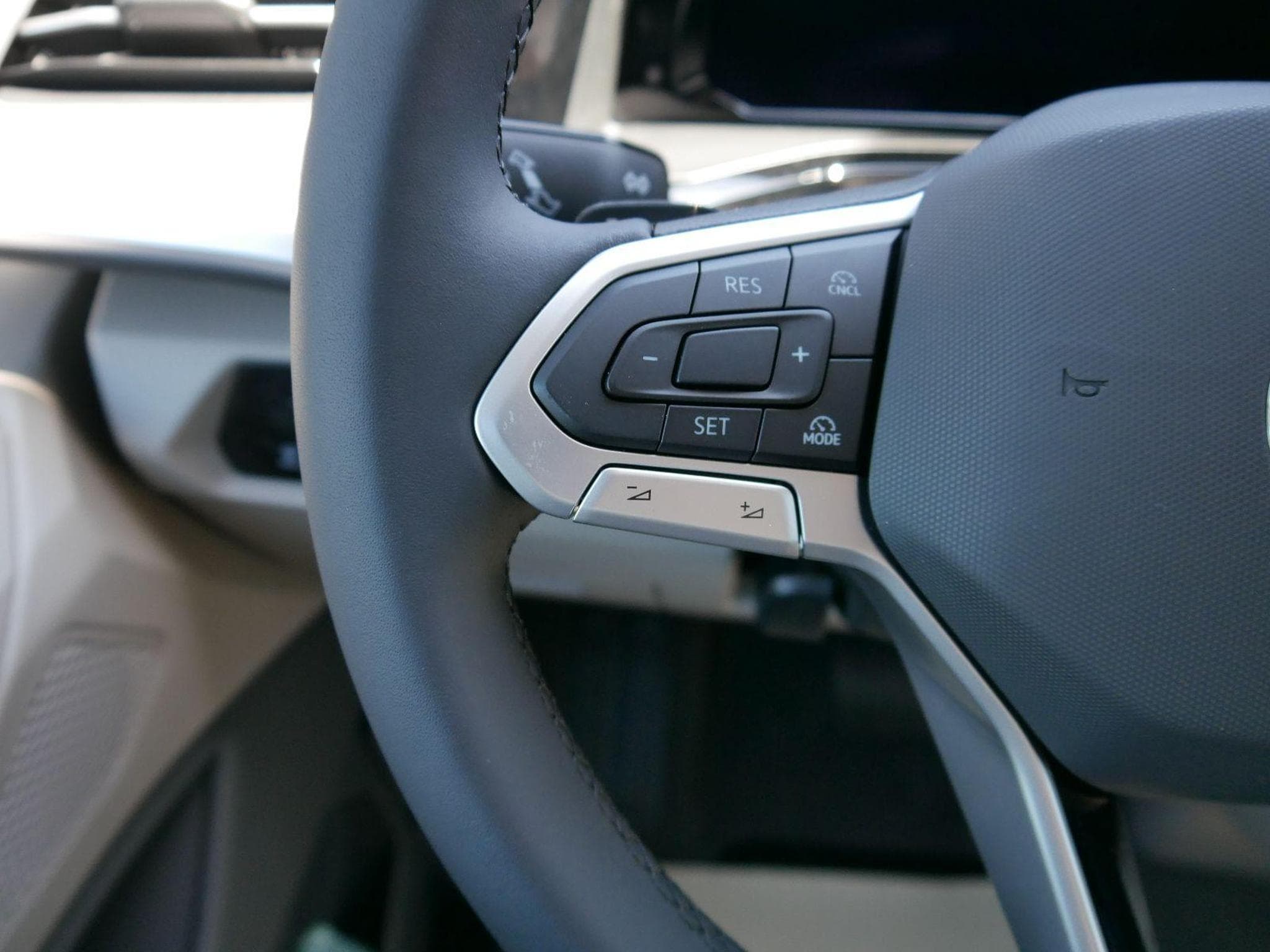 VW T7 Life 2.0 TDI (2025) - Photo 13