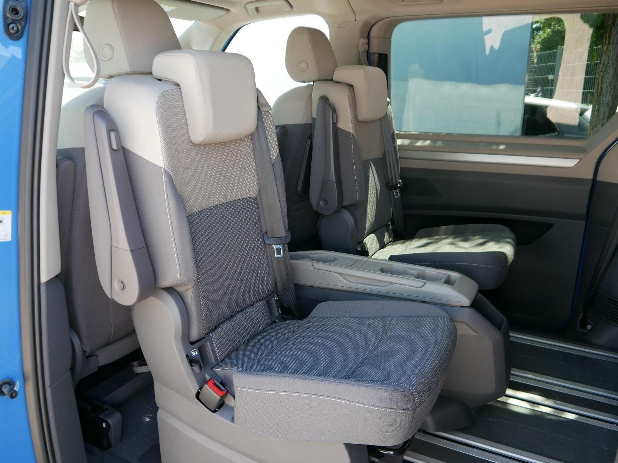 VW T7 Life 2.0 TDI (2025) - Photo 9