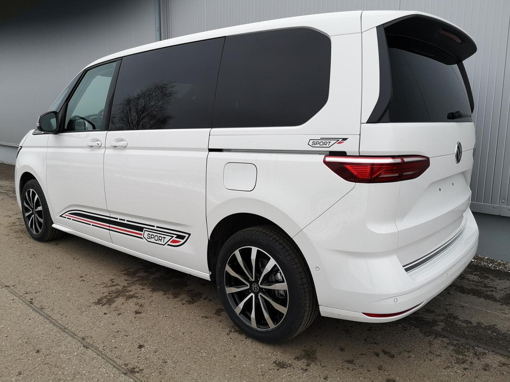 VW T7 Sport Edition (2026) - Photo 2