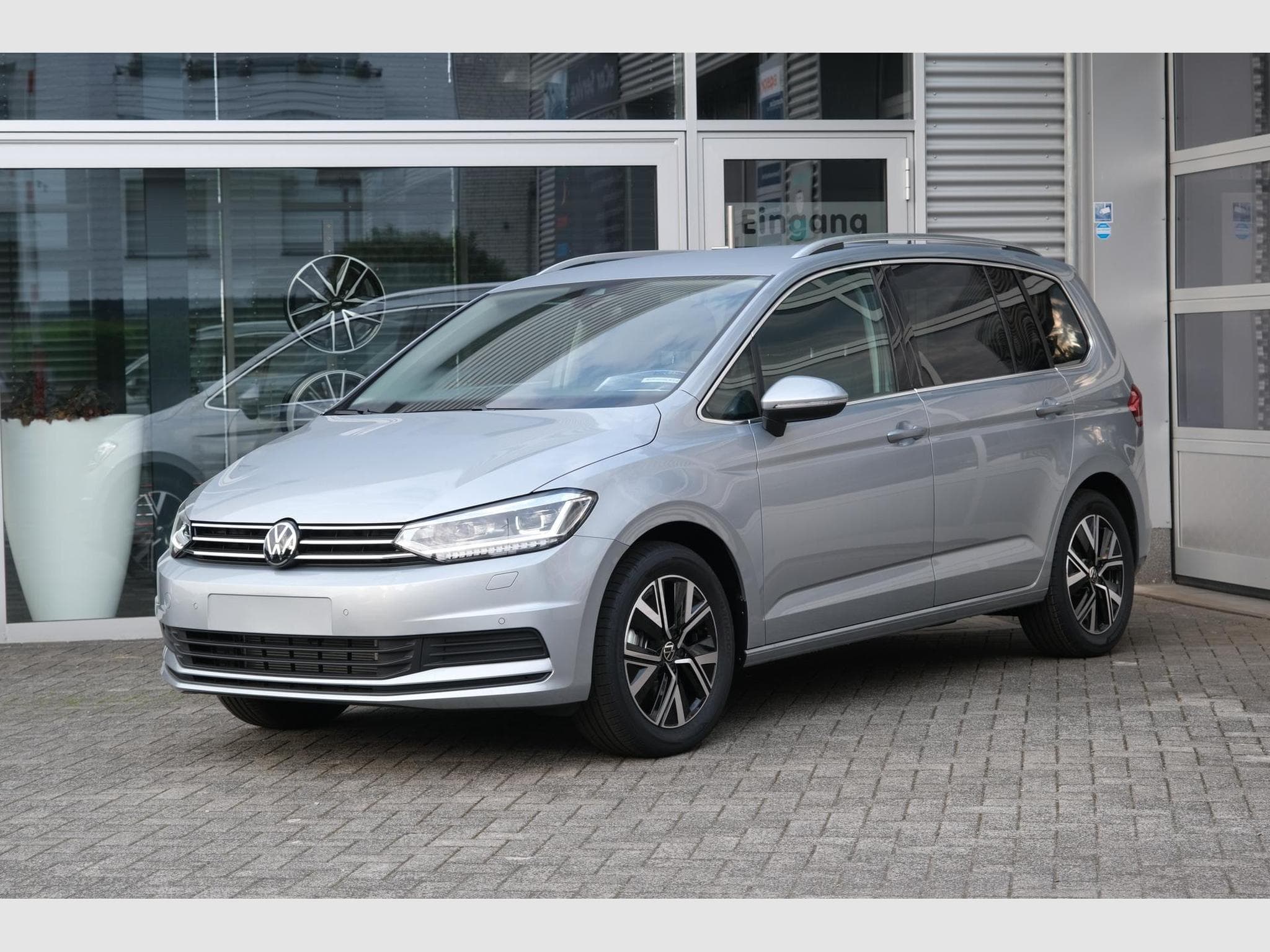 VW Touran 1.5 TSI DSG (2025) - Photo 16