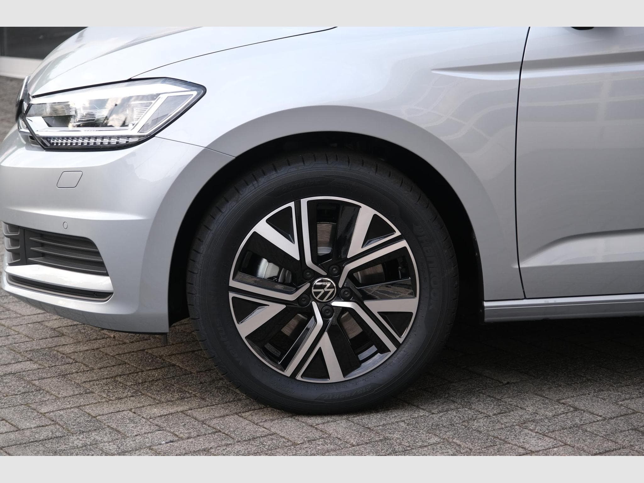 VW Touran 1.5 TSI DSG (2025) - Photo 18