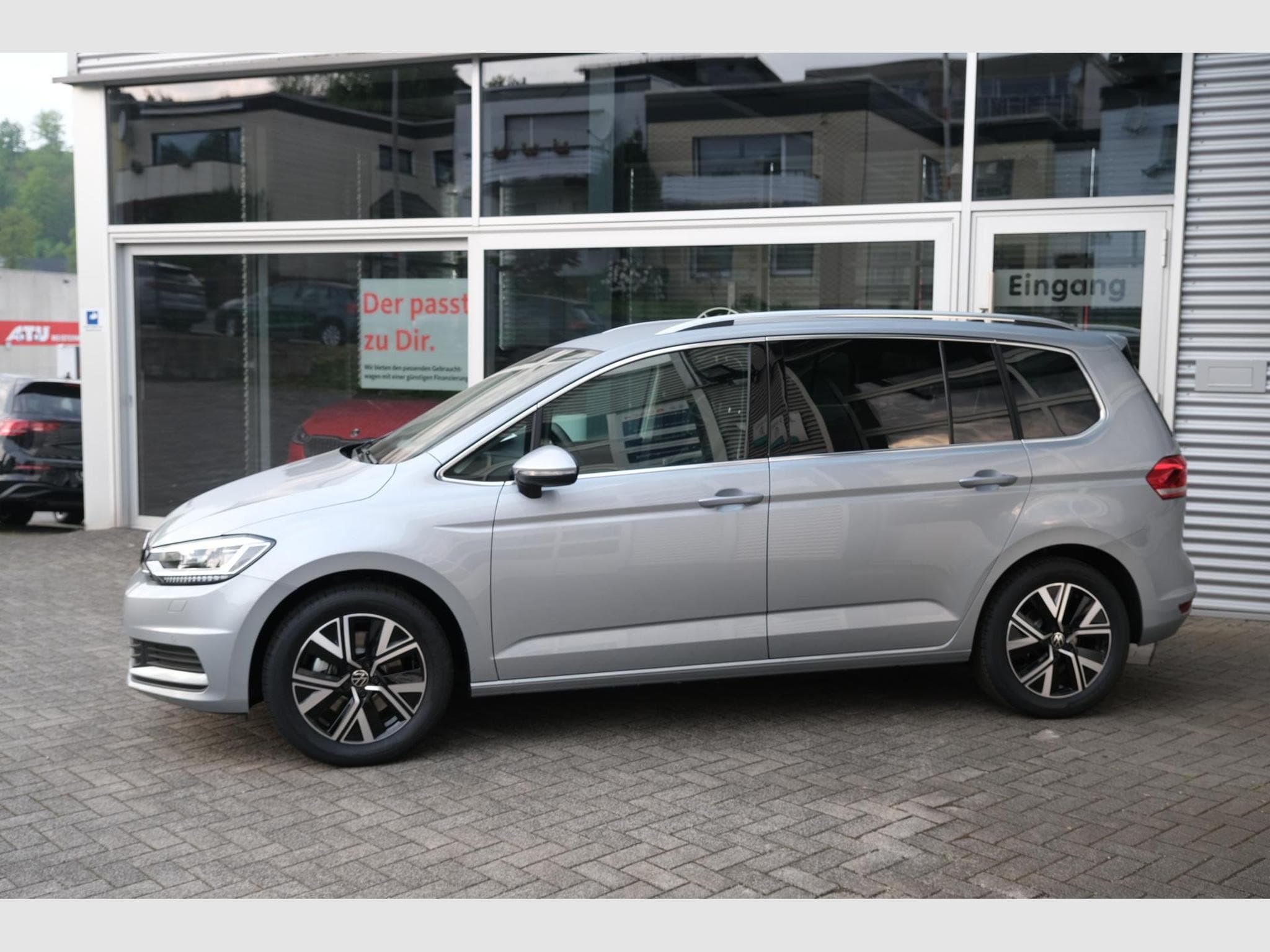 VW Touran 1.5 TSI DSG (2025) - Photo 2