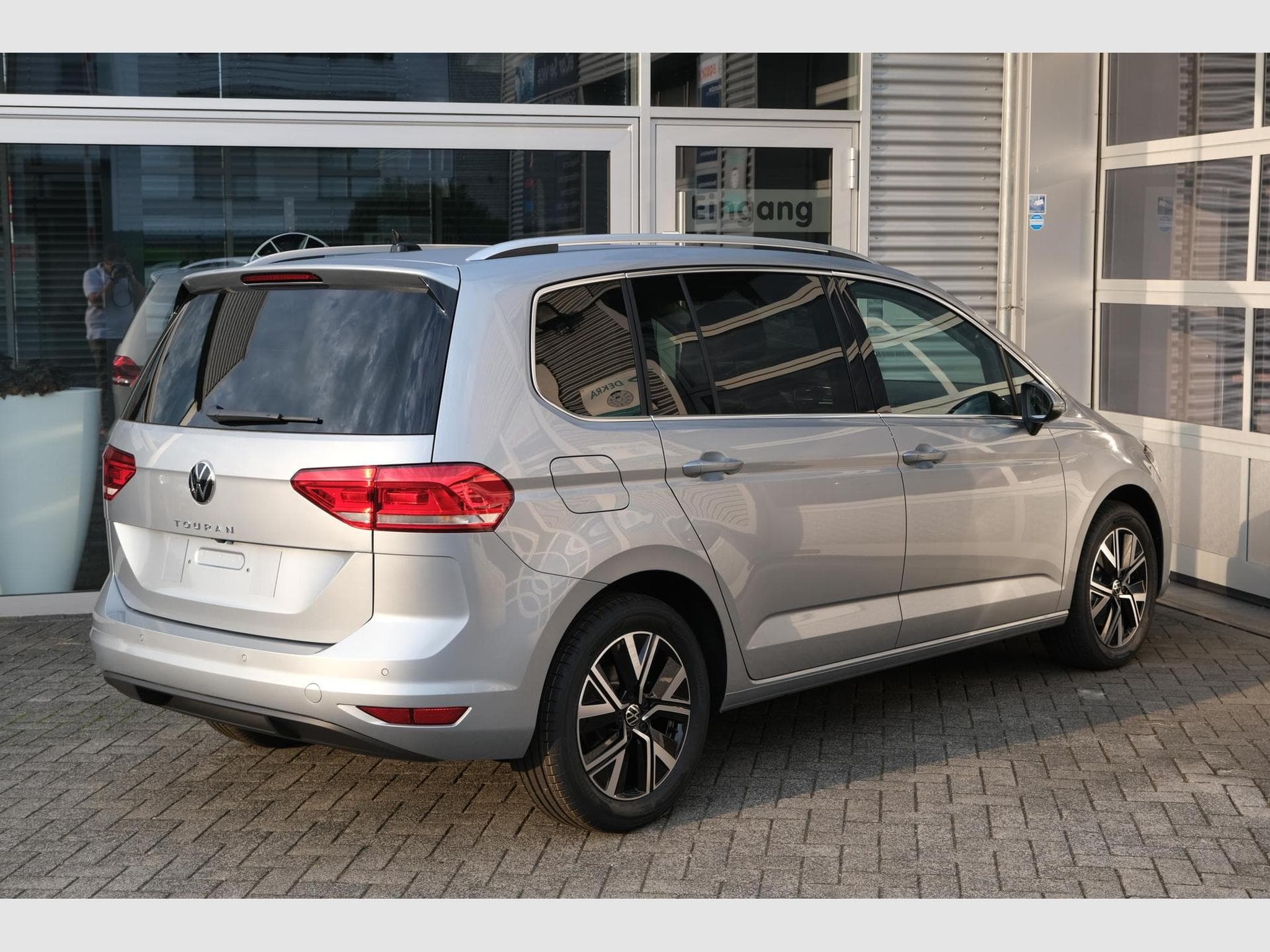 VW Touran 1.5 TSI DSG (2025) - Photo 21