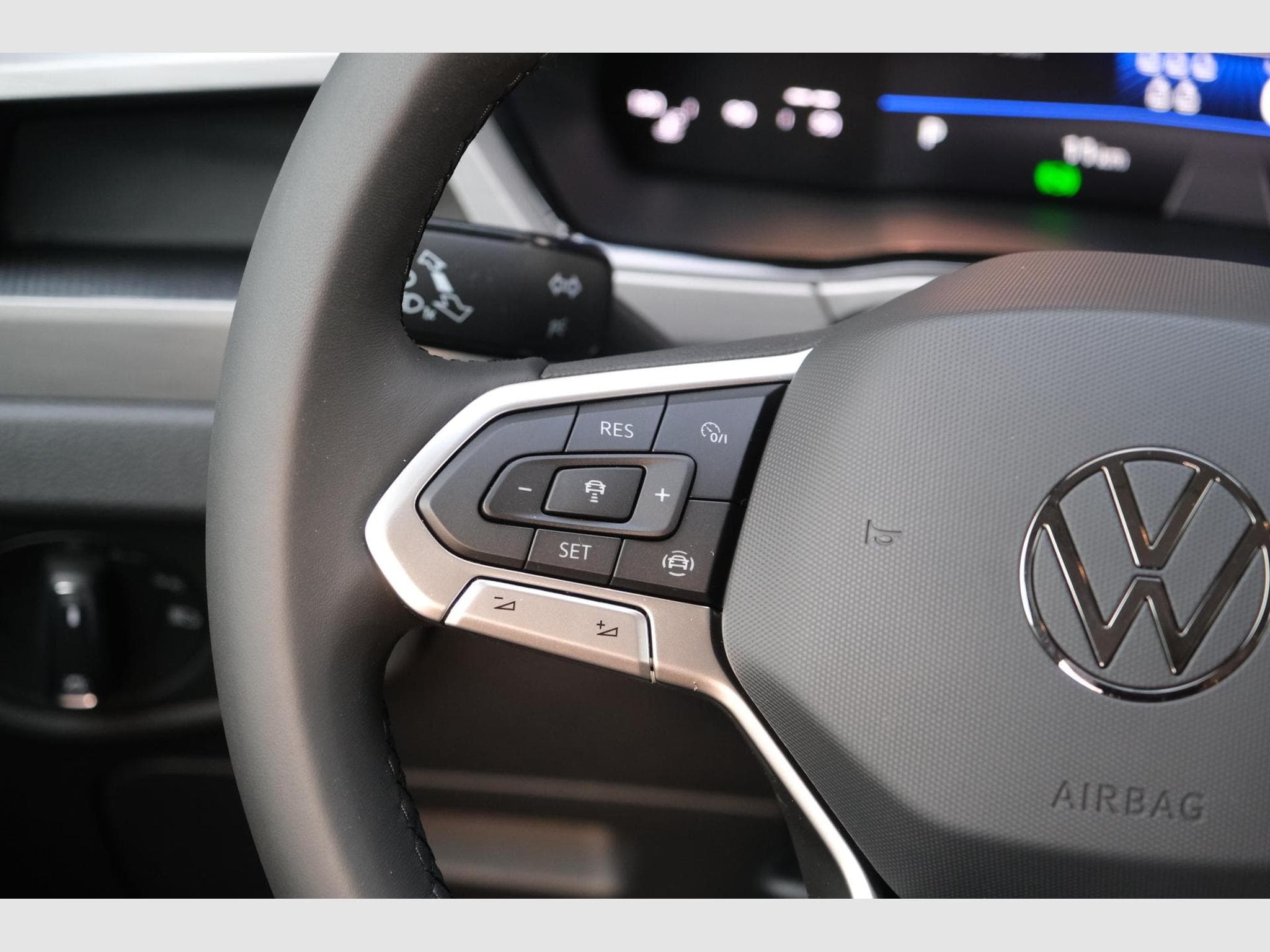 VW Touran 1.5 TSI DSG (2025) - Photo 25