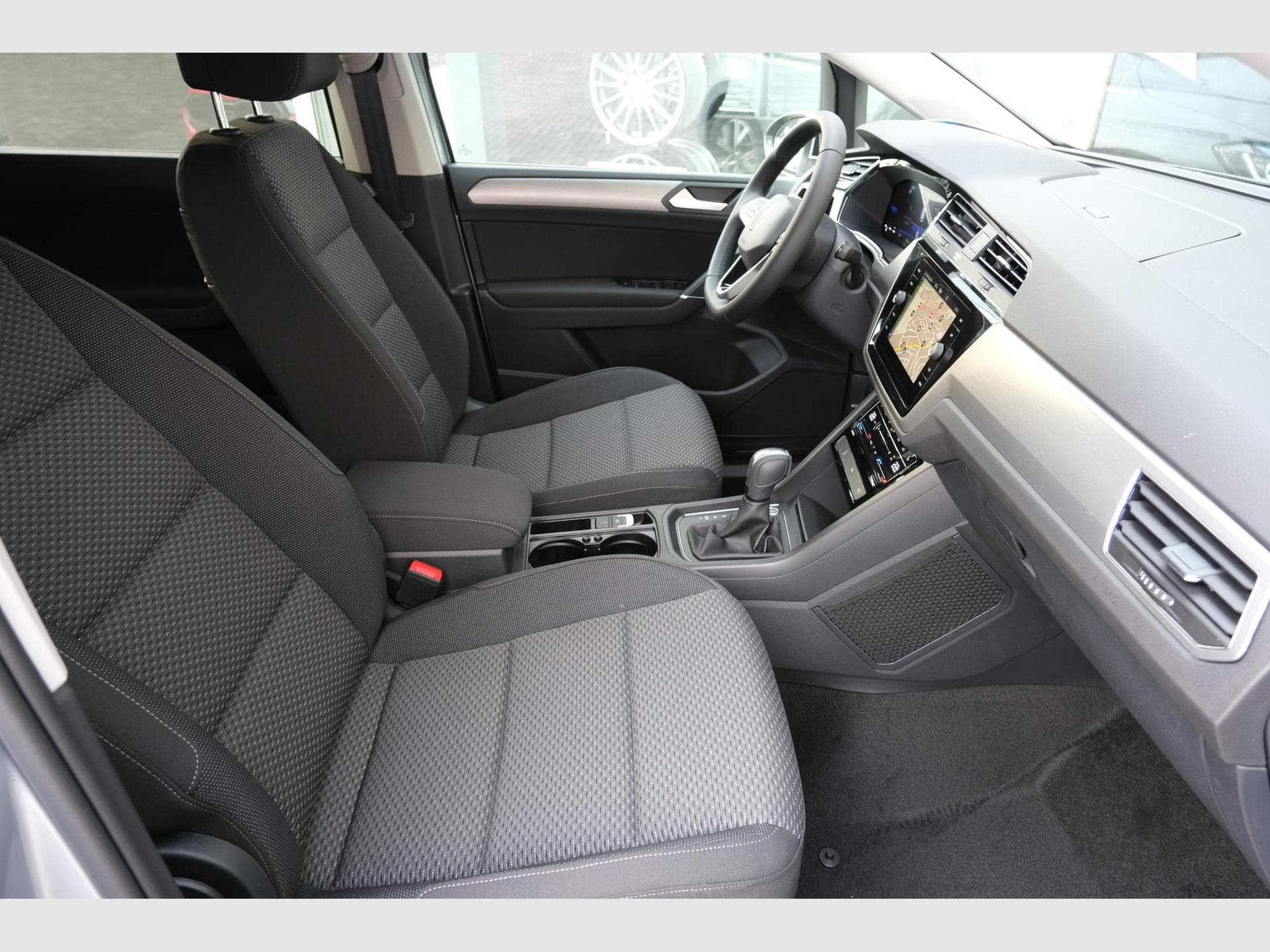 VW Touran 1.5 TSI DSG (2025) - Photo 6