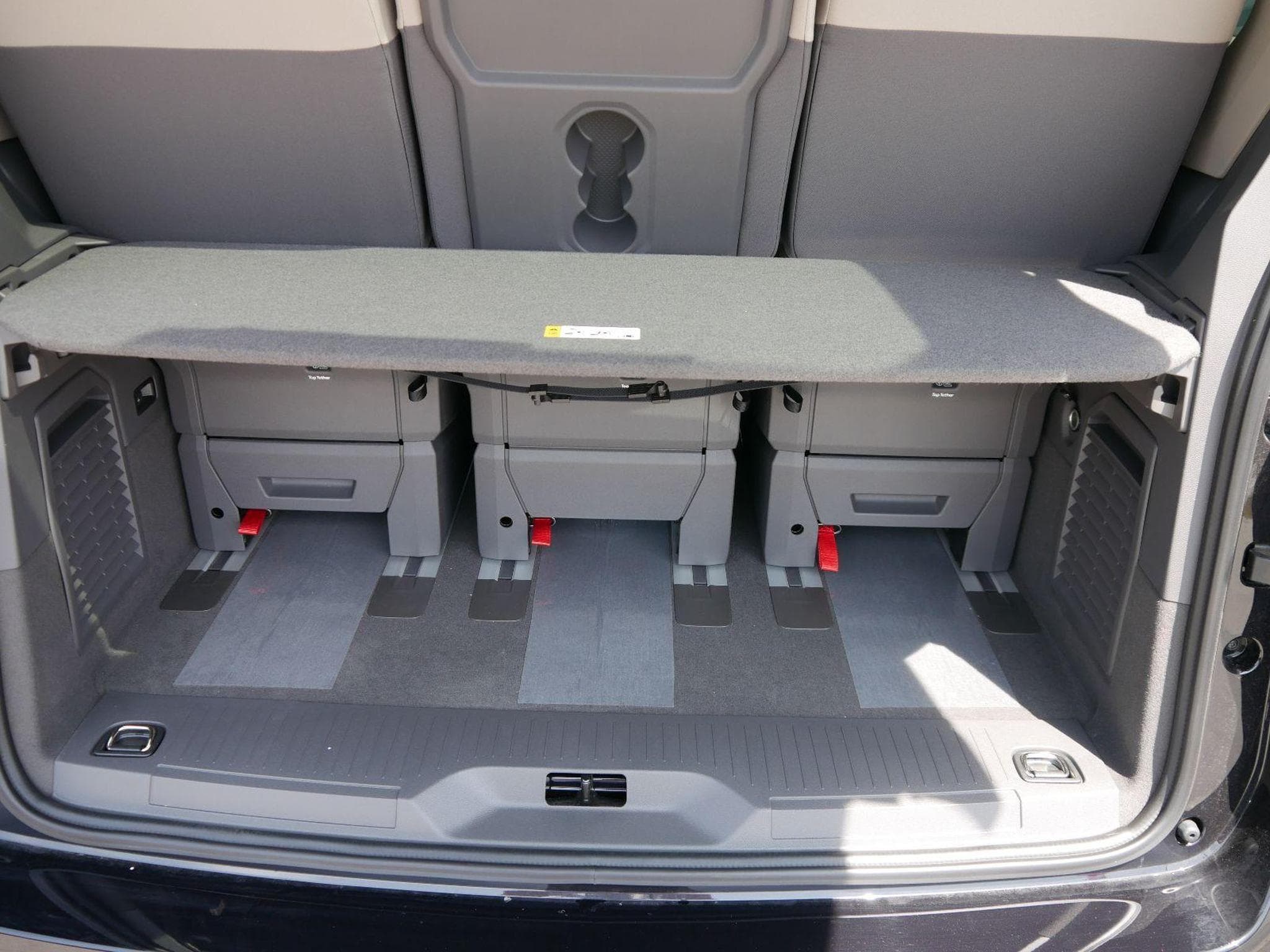 VW T7 Life 2.0 TDI (2025) - Photo 7