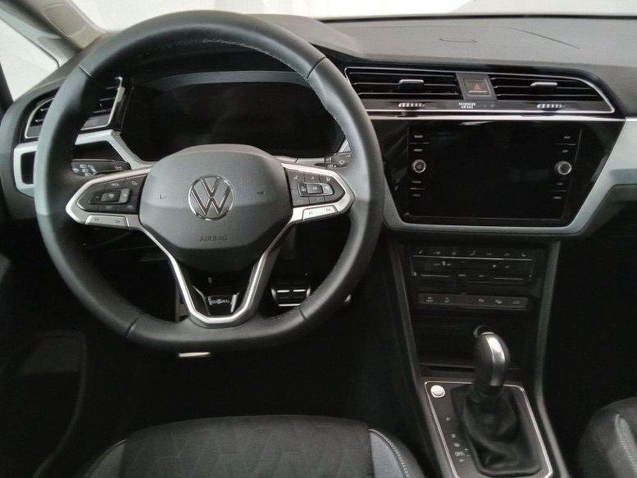 VW Touran Life Plus 1.5 TSI 7-Gang DSG (2025) - Foto 13