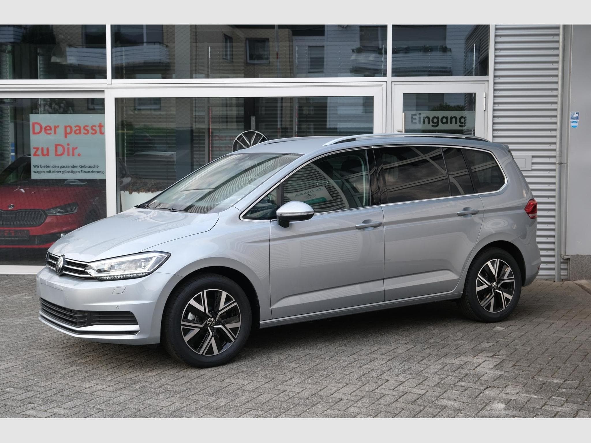 VW Touran 1.5 TSI DSG (2025) - Photo 17