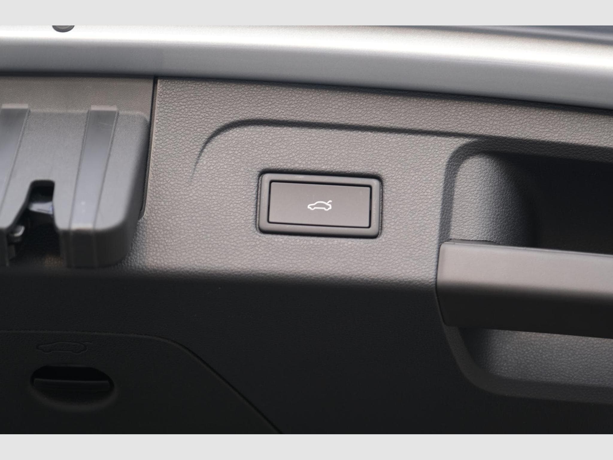 VW Touran 1.5 TSI DSG (2025) - Photo 24