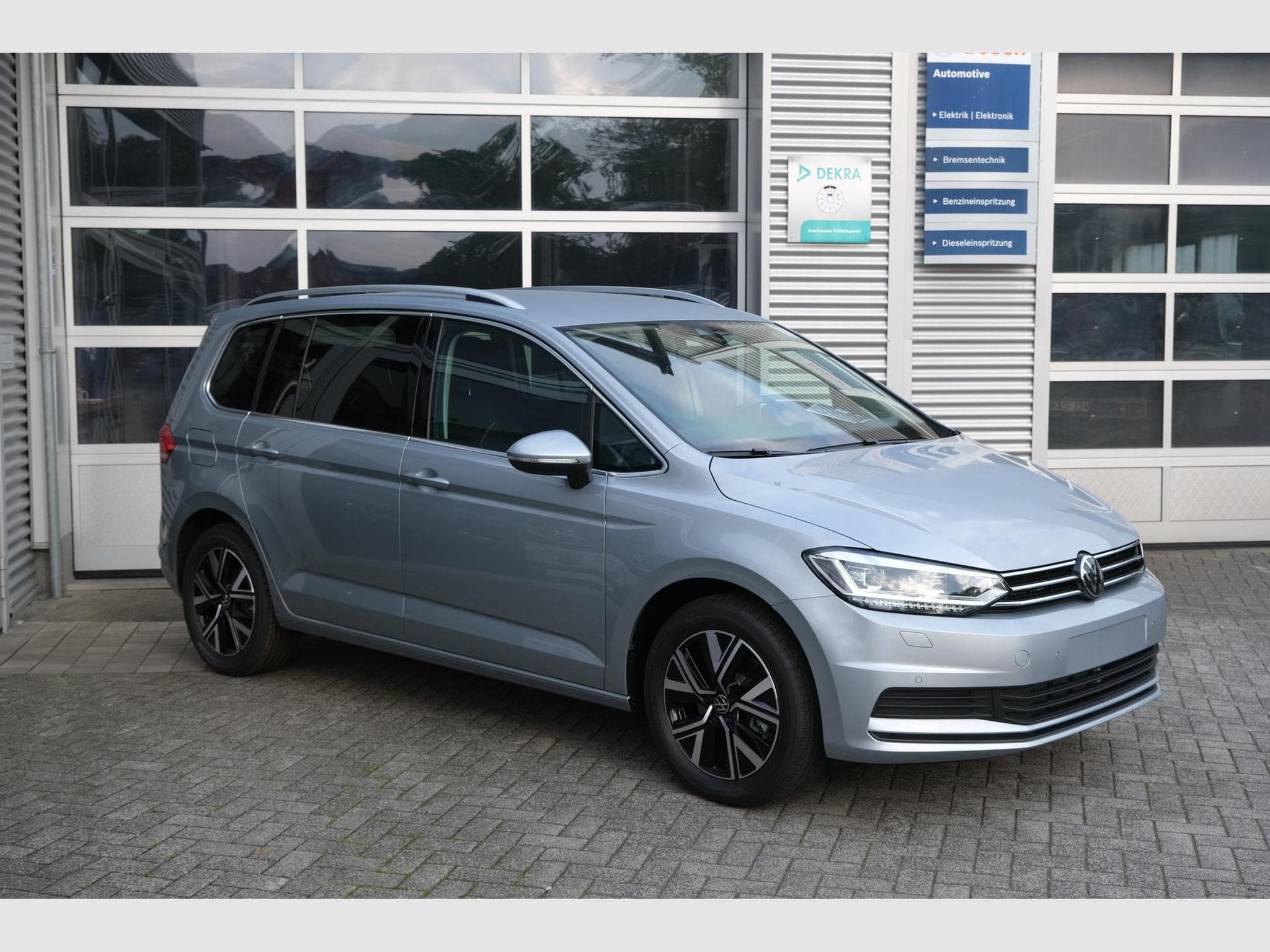 VW Touran 1.5 TSI DSG (2025) - Photo 3