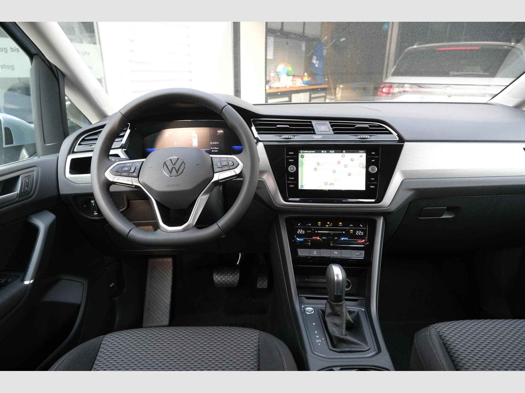 VW Touran 1.5 TSI DSG (2025) - Photo 9