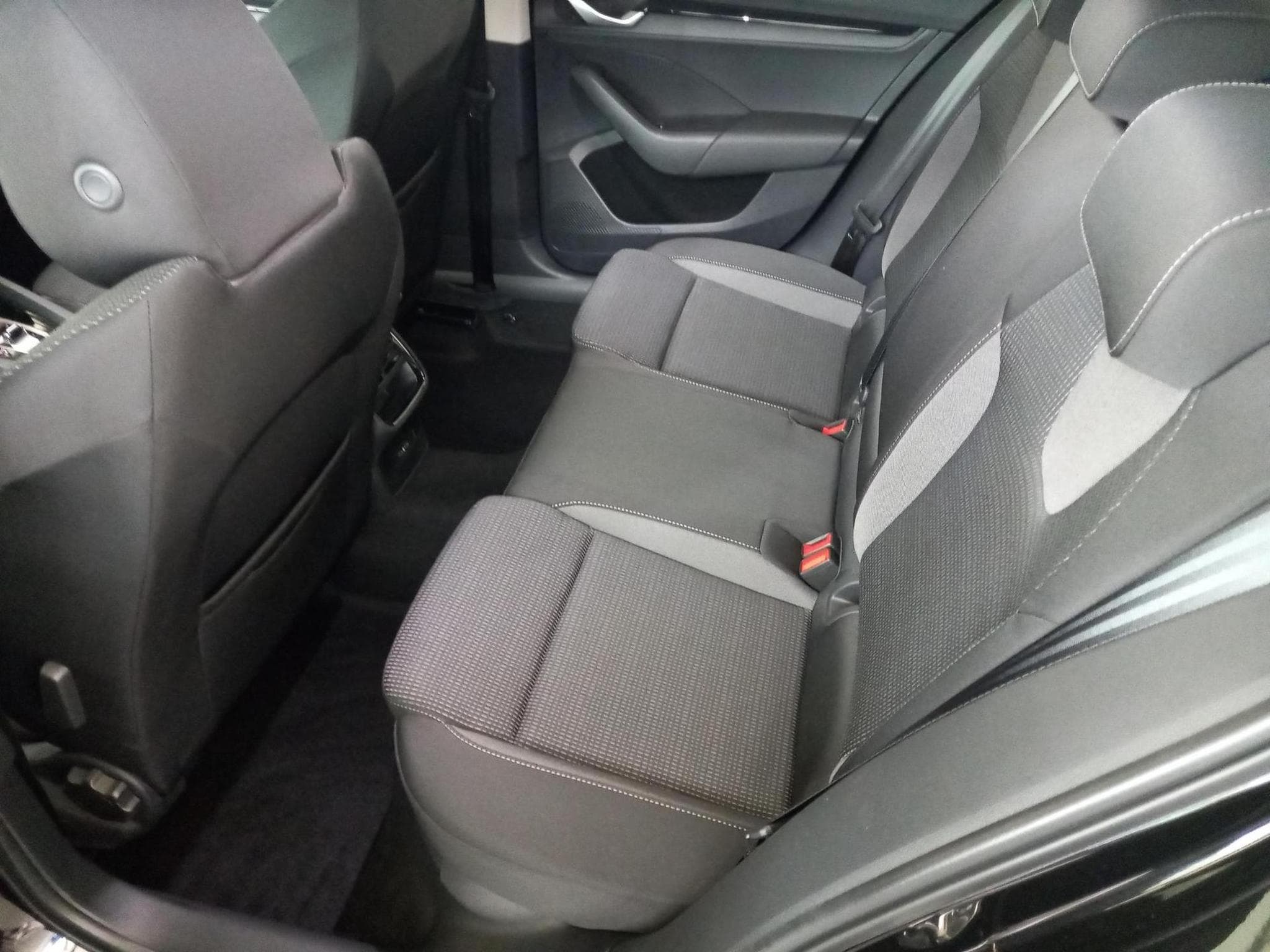 Skoda Octavia Selection 2.0 TDI (2025) - Photo 4