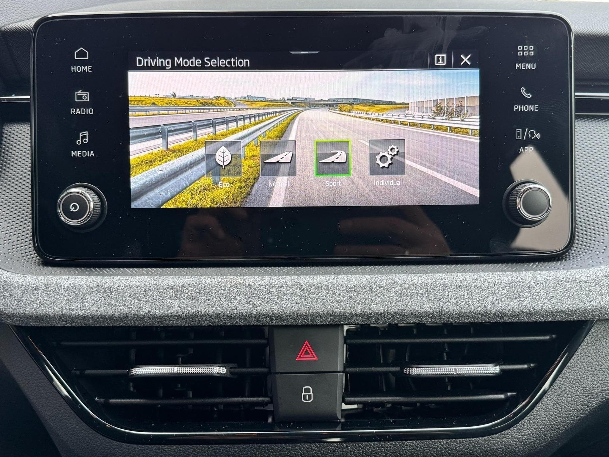 Skoda Scala 1,0 TSI DSG (2025) - Foto 20