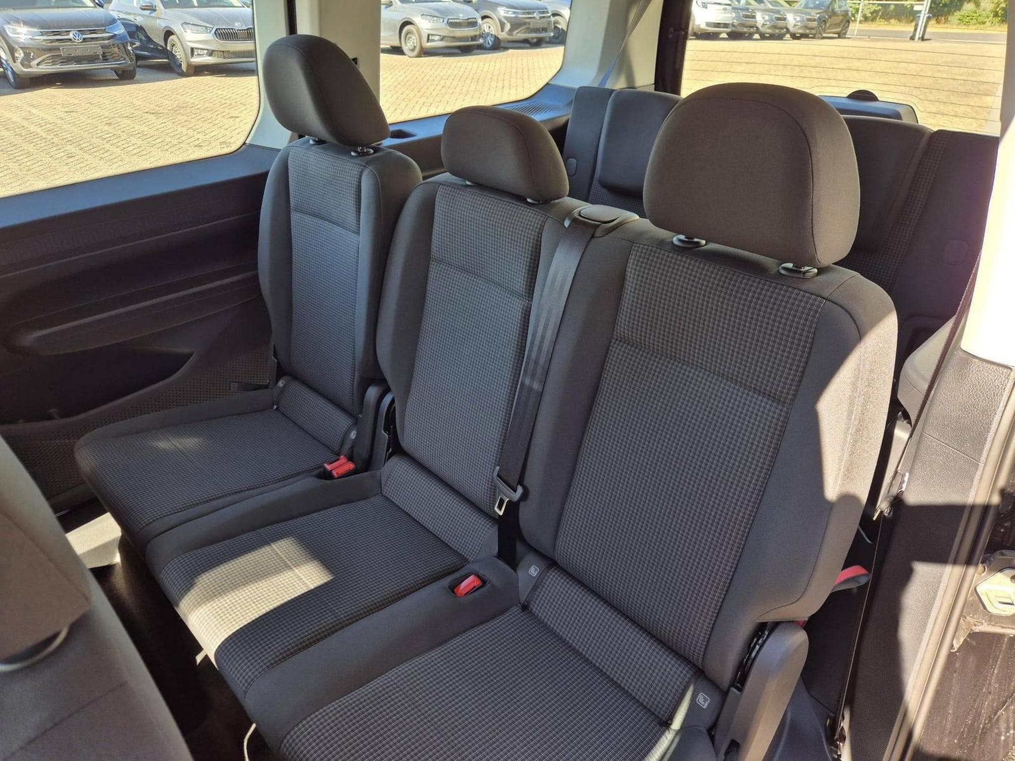 VW Caddy Maxi 2.0 TDI (2025) - Photo 12