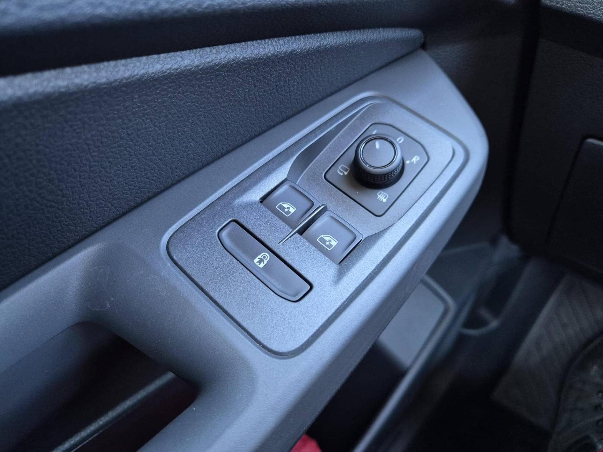 VW Caddy Maxi 2.0 TDI (2025) - Photo 14