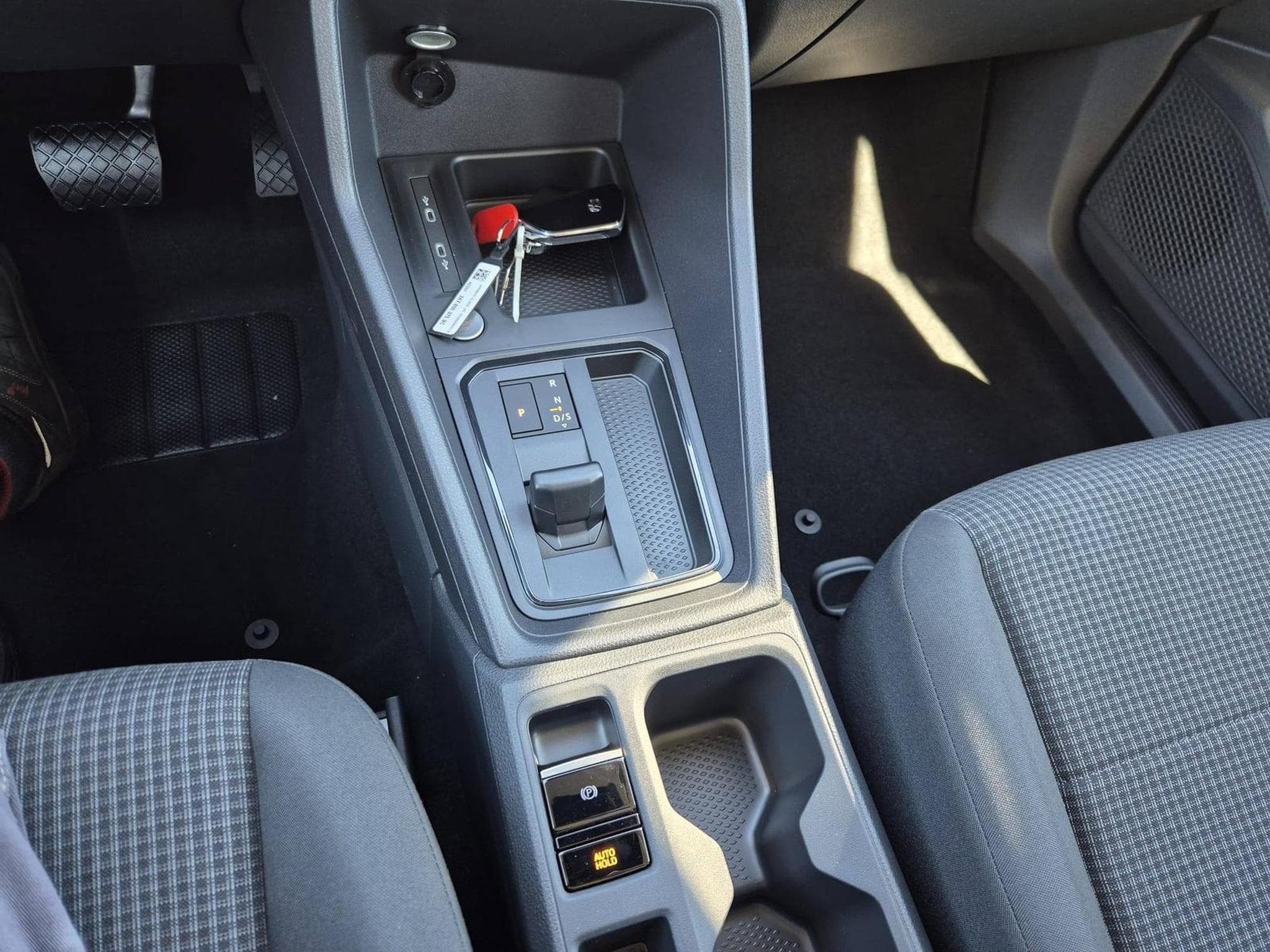 VW Caddy Maxi 2.0 TDI (2025) - Photo 22