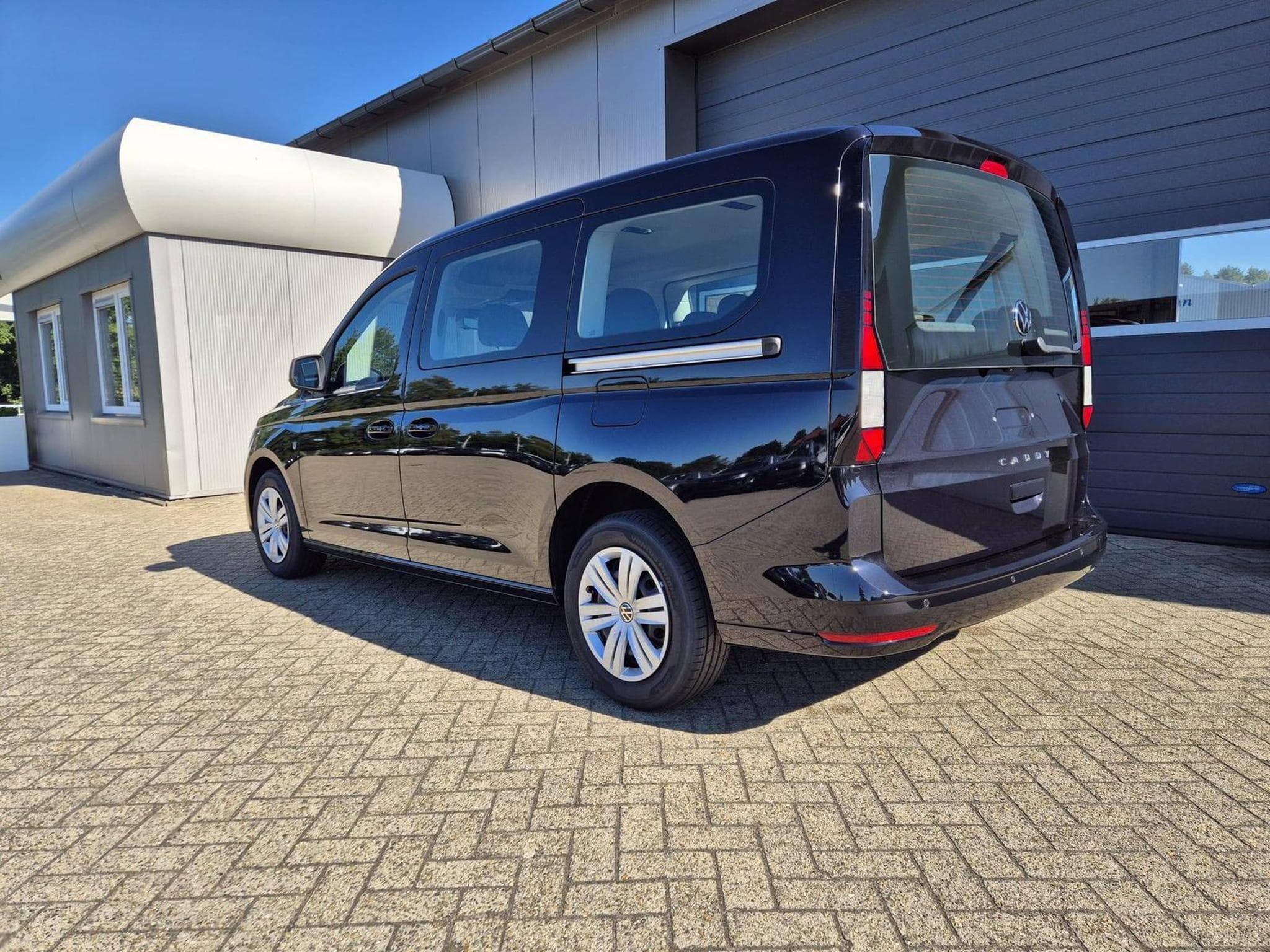 VW Caddy Maxi 2.0 TDI (2025) - Photo 4