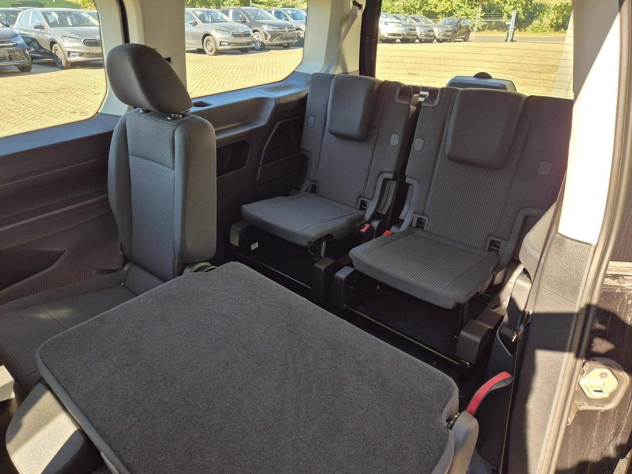 VW Caddy Maxi 2.0 TDI (2025) - Photo 13