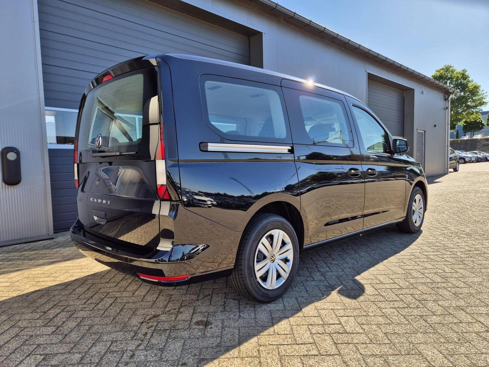 VW Caddy Maxi 2.0 TDI (2025) - Photo 3