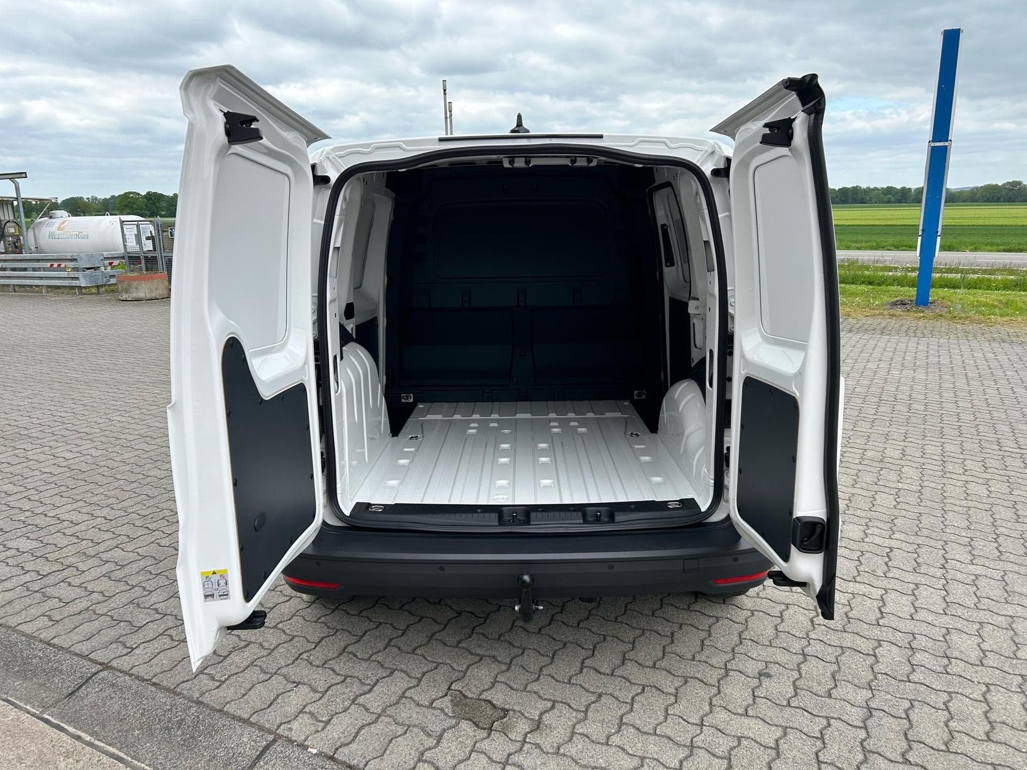 VW Caddy Cargo (2026) - Photo 17