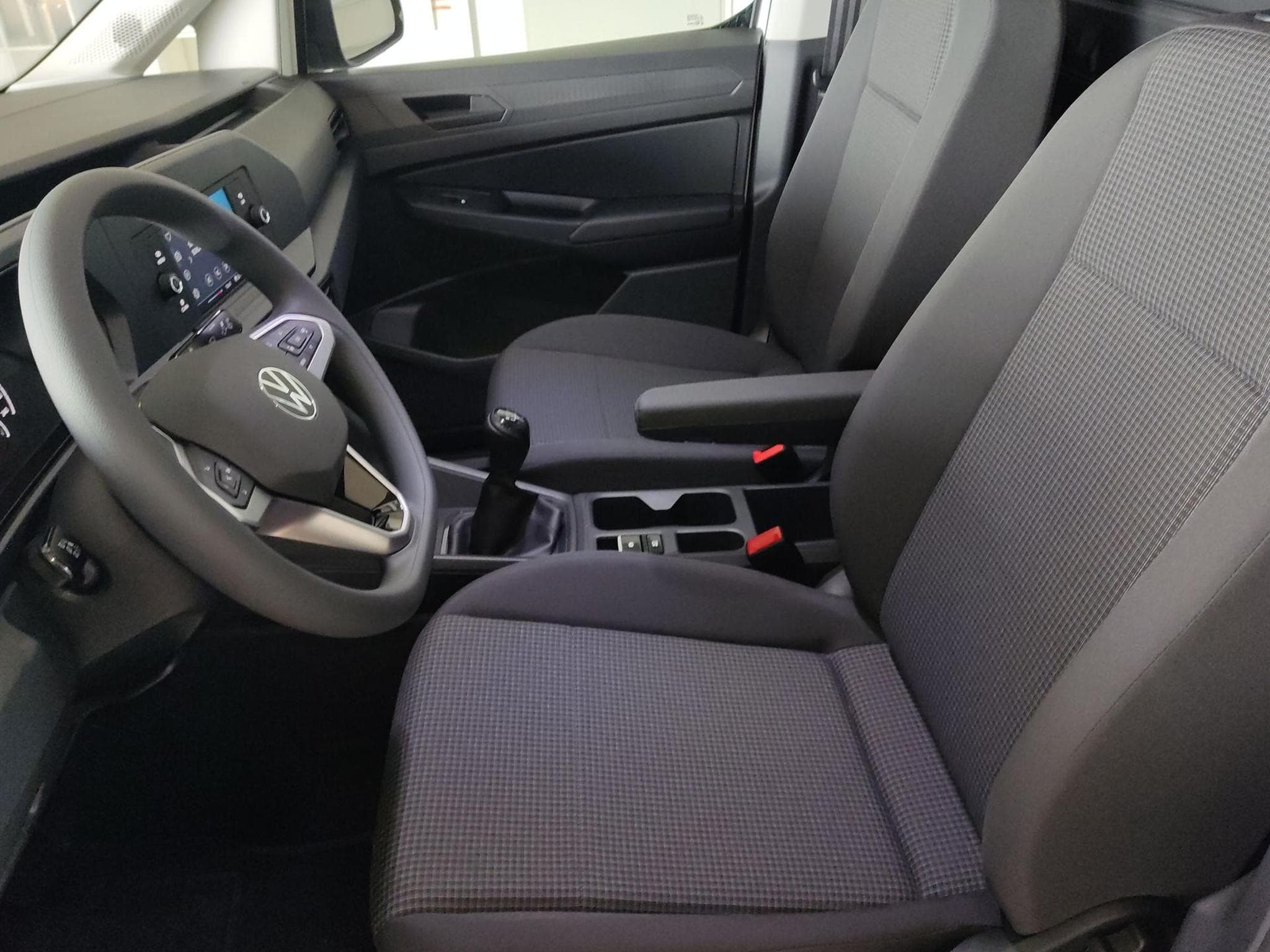 VW Caddy 2.0 TDI 102PS (2022) - Photo 9