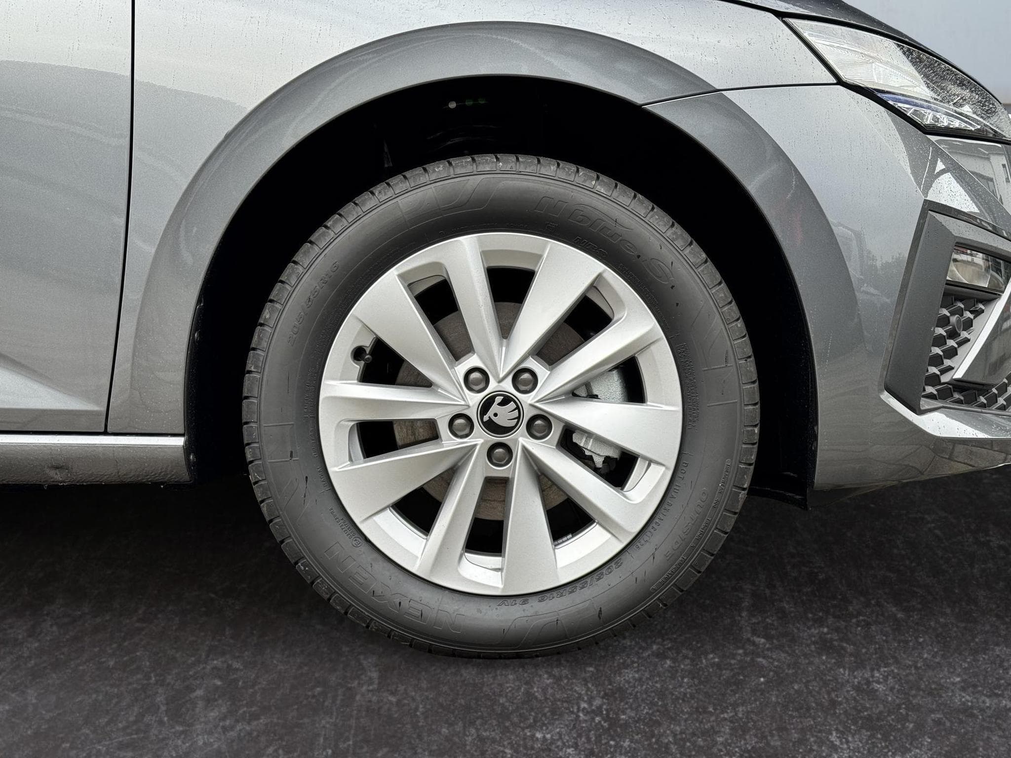 Skoda Scala 1,0 TSI DSG (2025) - Foto 8