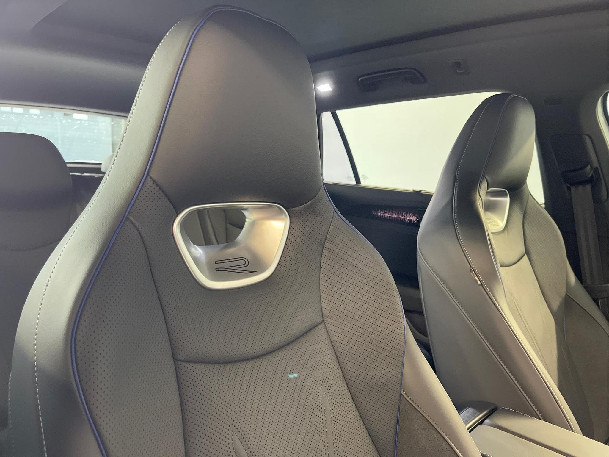 VW Passat Variant R-Line (2026) - Foto 18