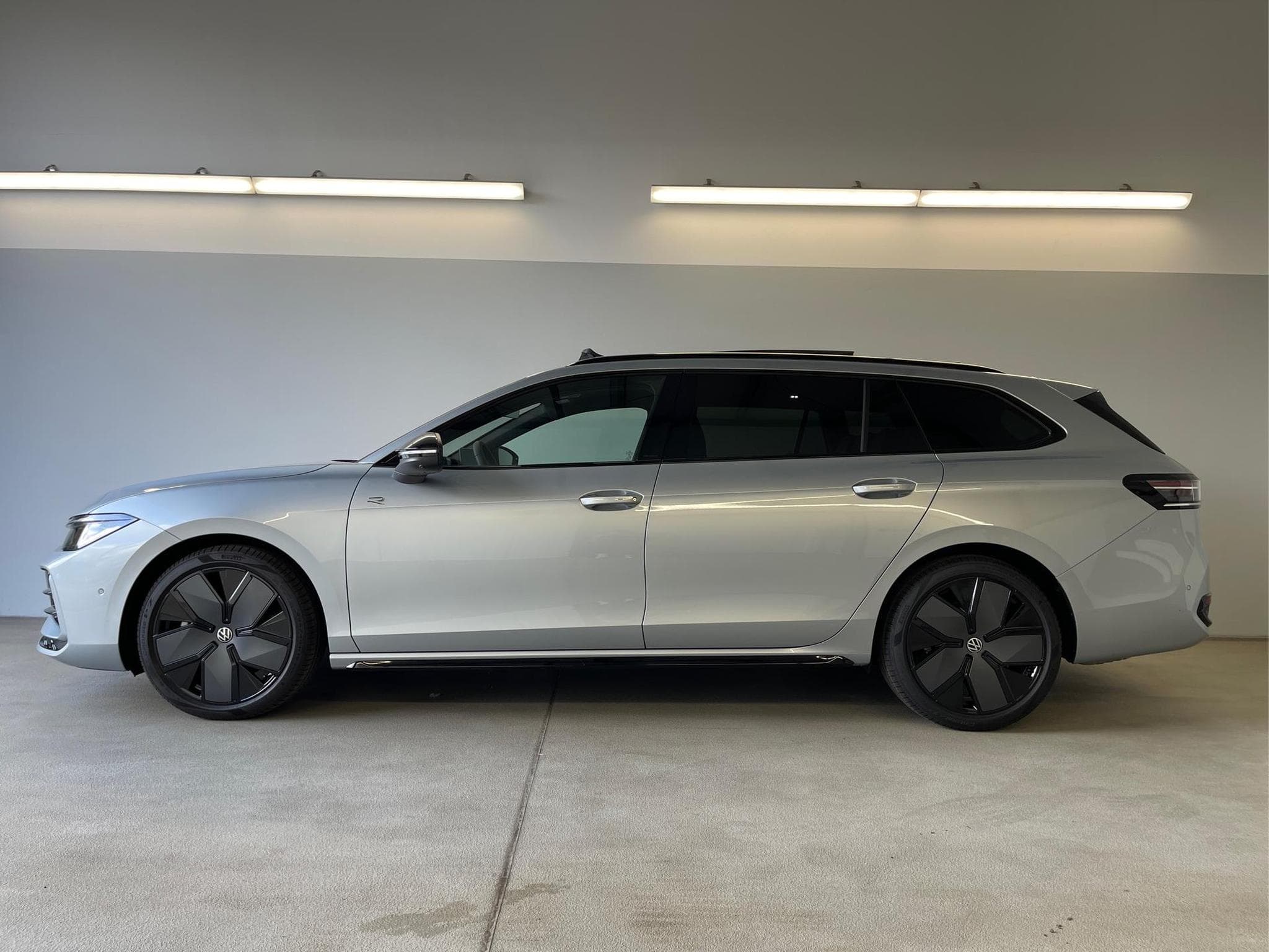 VW Passat Variant R-Line (2026) - Foto 3