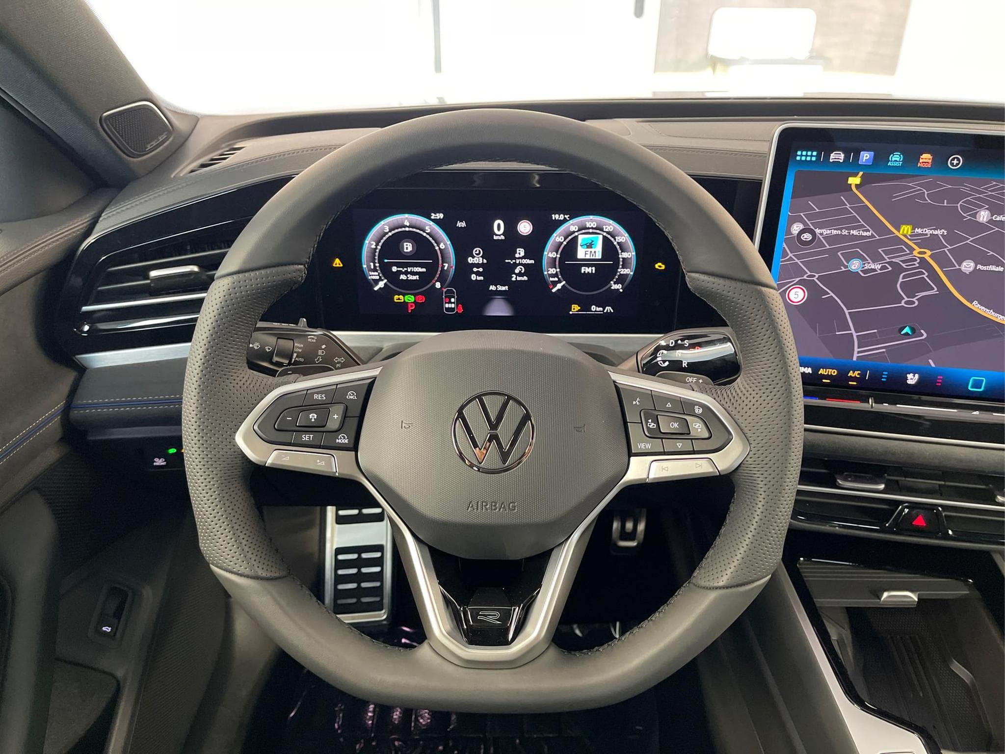 VW Passat Variant R-Line (2026) - Foto 9