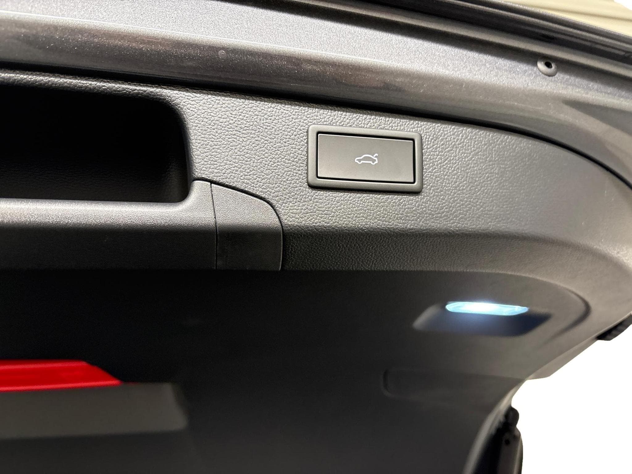 VW Passat Variant R-Line (2025) - Photo 10