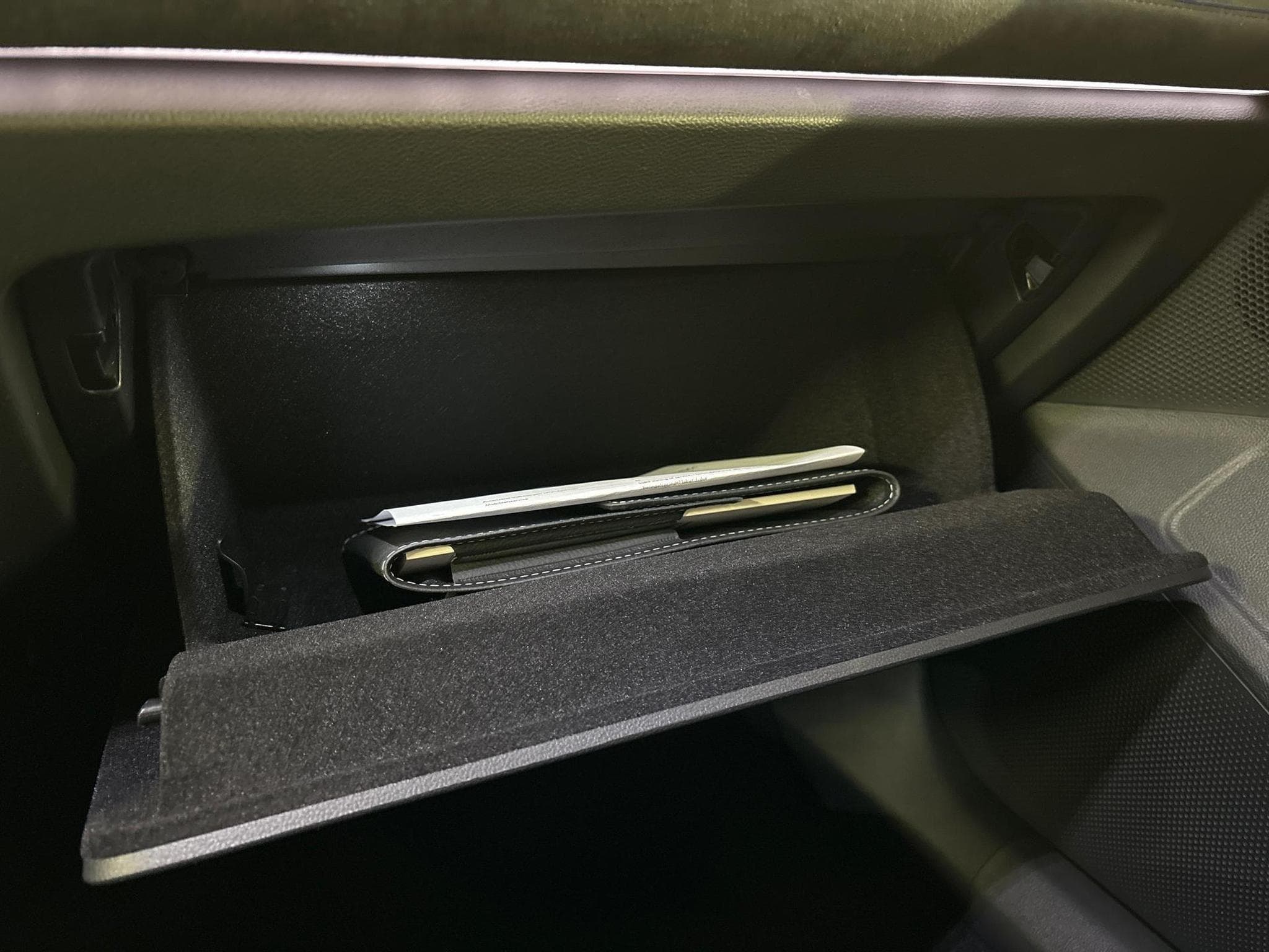 VW Passat Variant R-Line (2025) - Photo 17