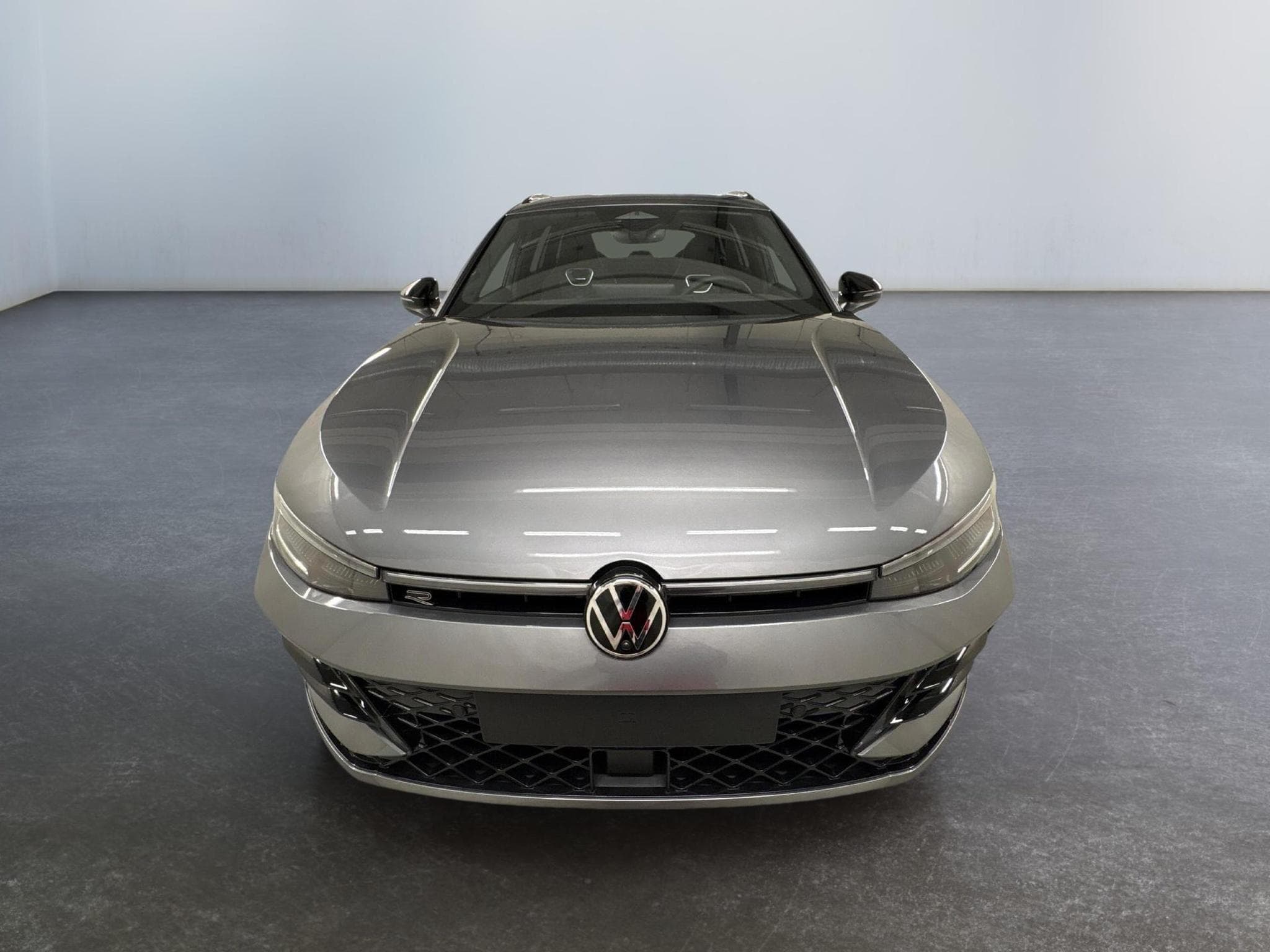 VW Passat Variant R-Line (2025) - Photo 2