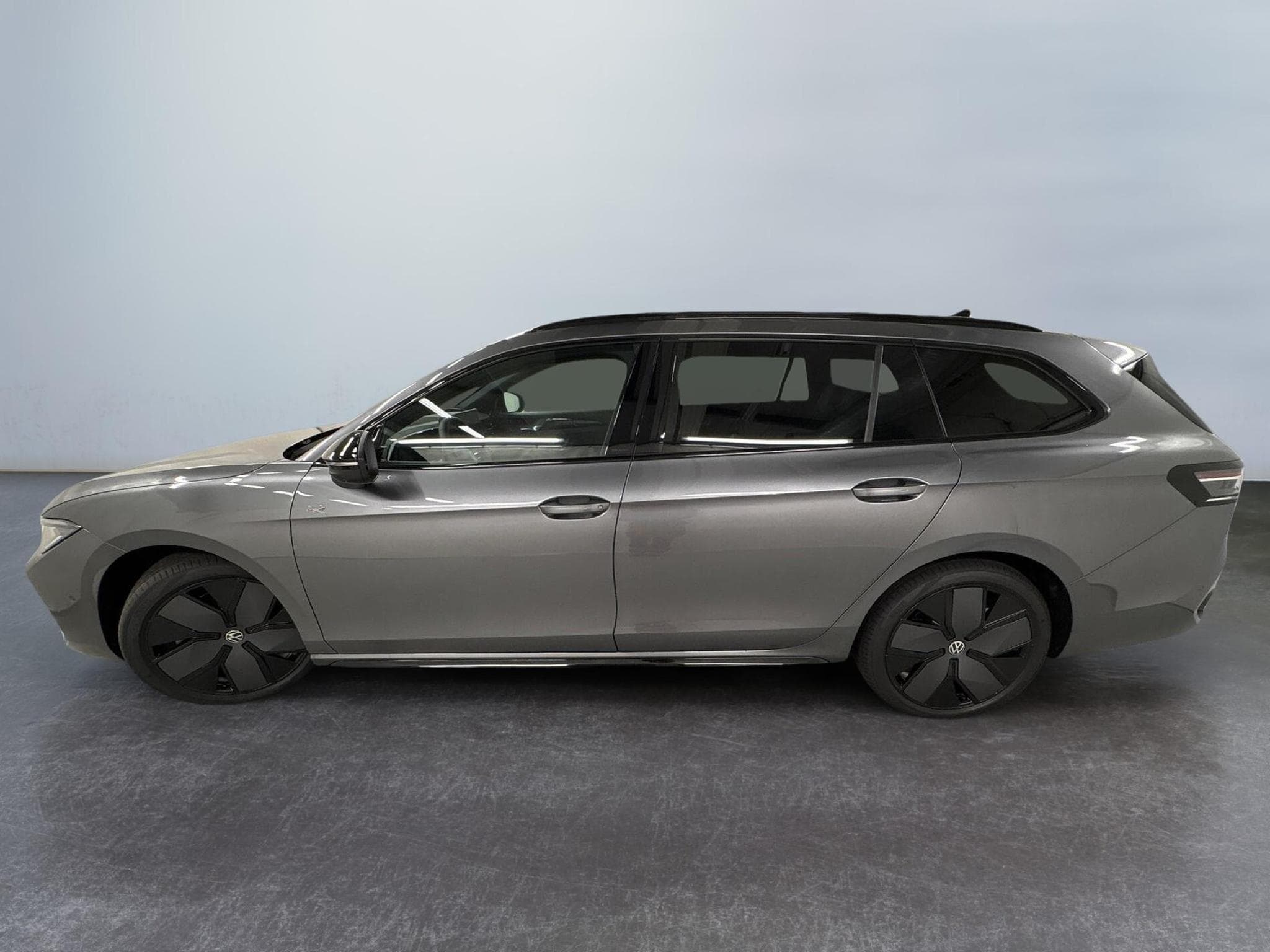 VW Passat Variant R-Line (2025) - Photo 4