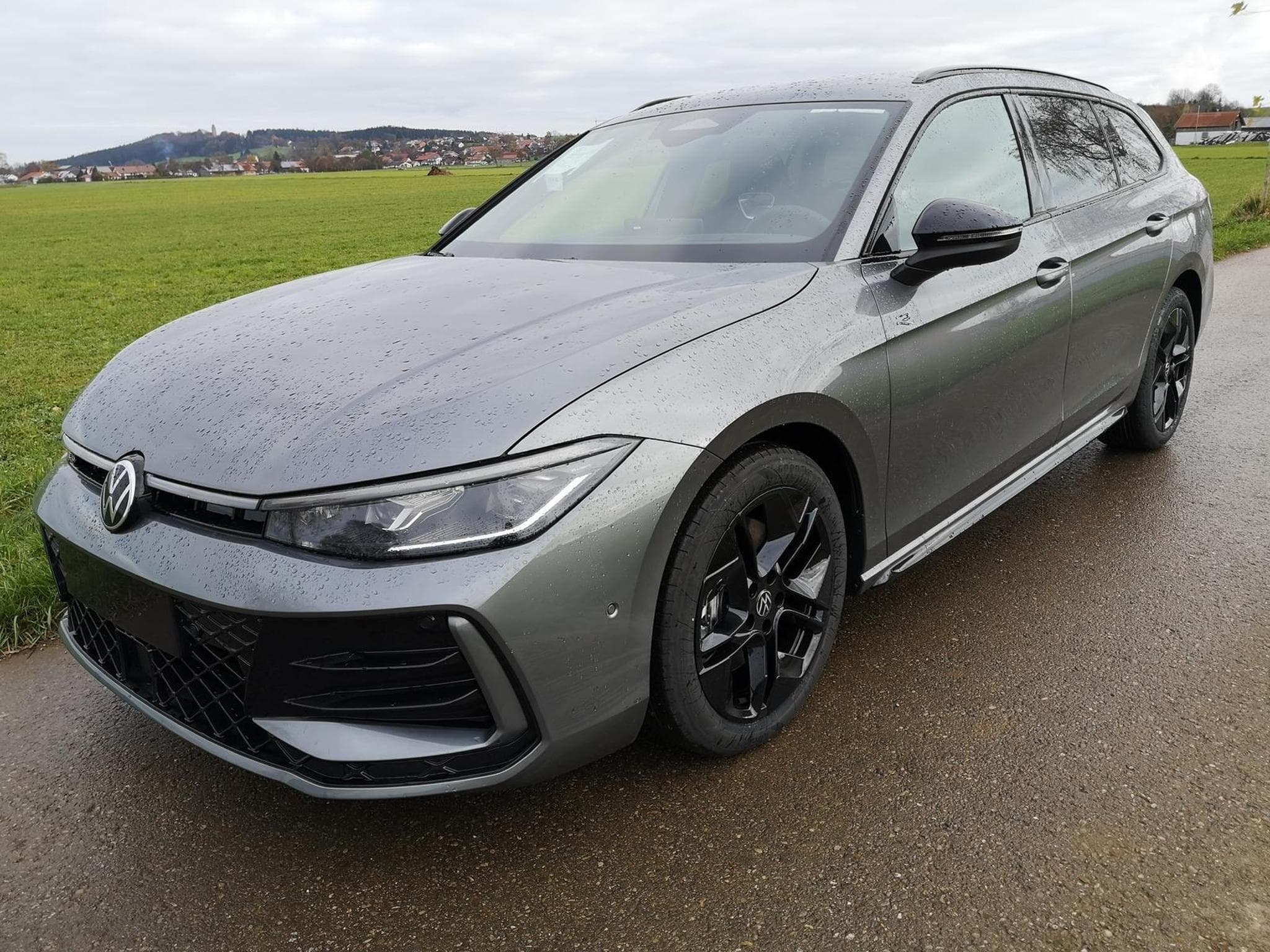 VW Passat Variant 2.0 TDI 142 kW 4Motion R-Line (2026) - Foto 1