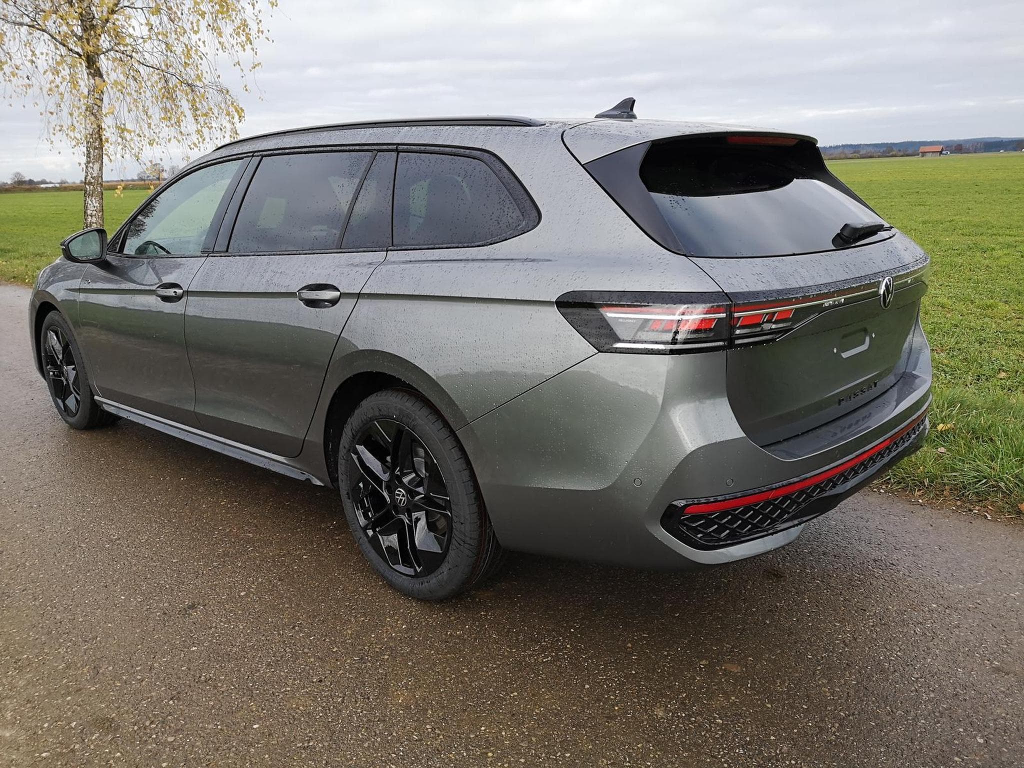 VW Passat Variant 2.0 TDI 142 kW 4Motion R-Line (2026) - Foto 2