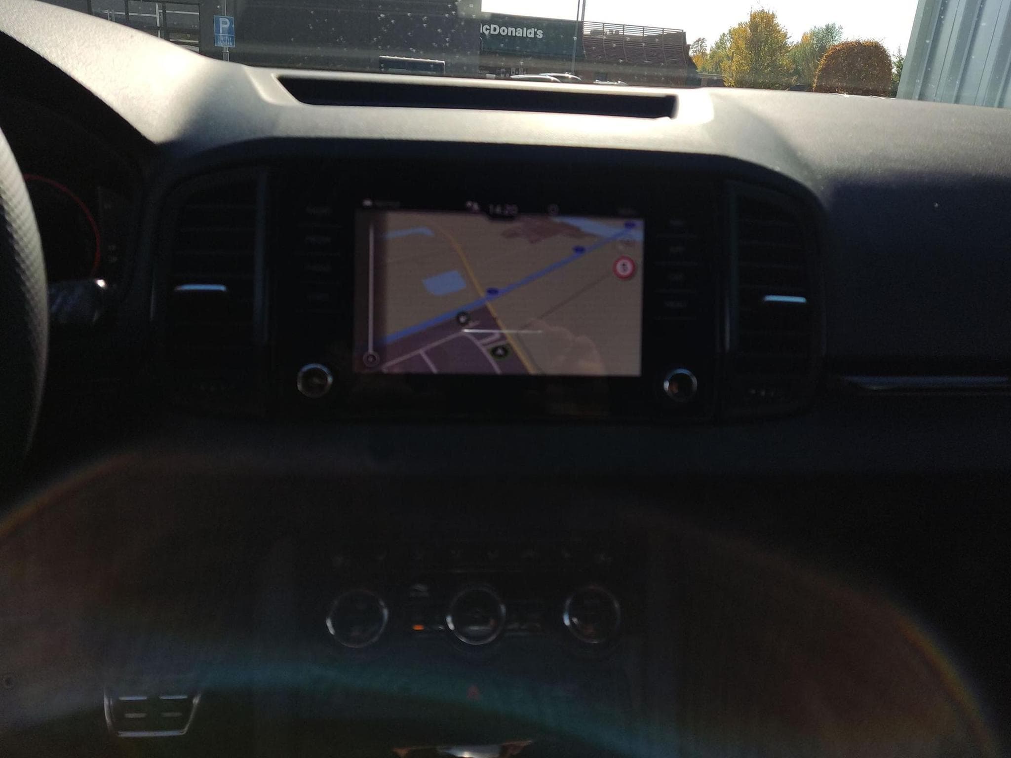 Skoda Karoq Sportline 2.0 TSI (2026) - Photo 8