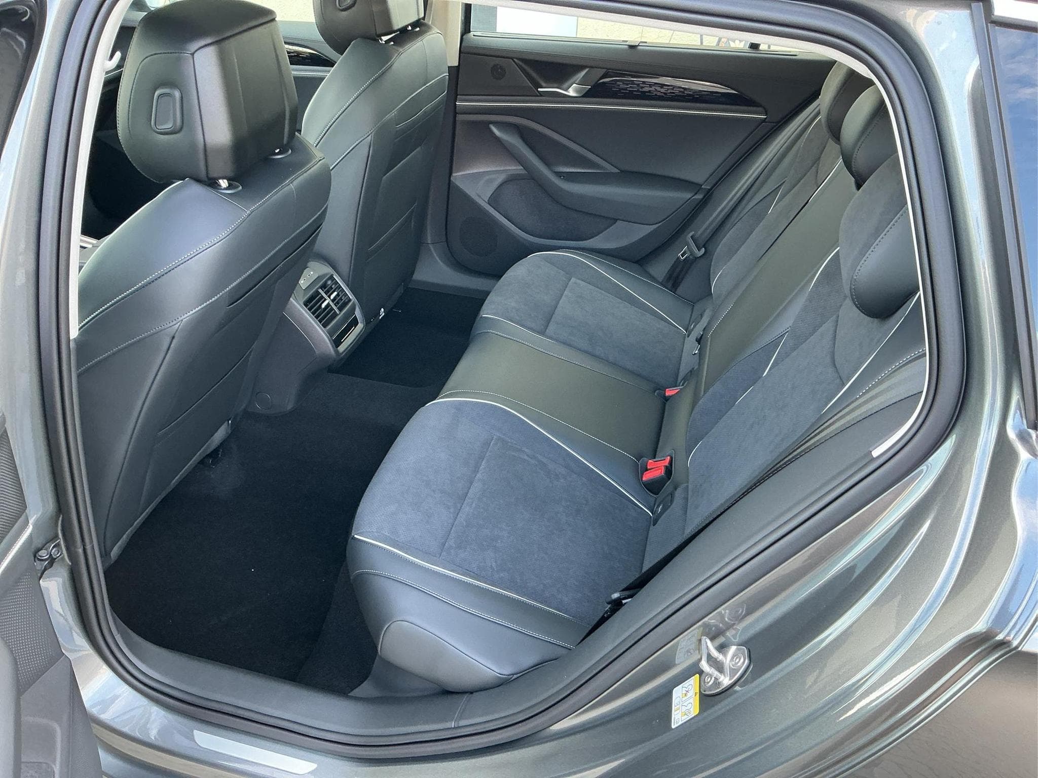 VW Passat Variant Elegance (2026) - Foto 15