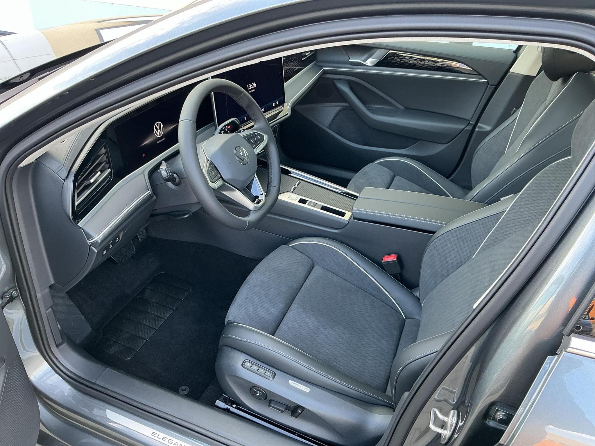 VW Passat Variant Elegance (2026) - Foto 9