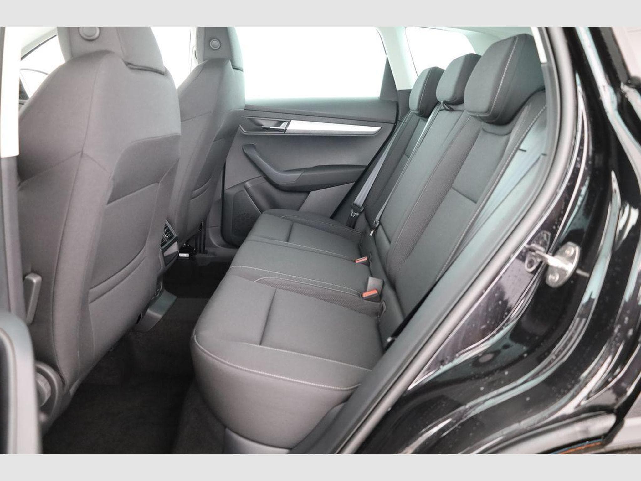 Skoda Karoq 1.5 TSI DSG (2025) - Photo 11