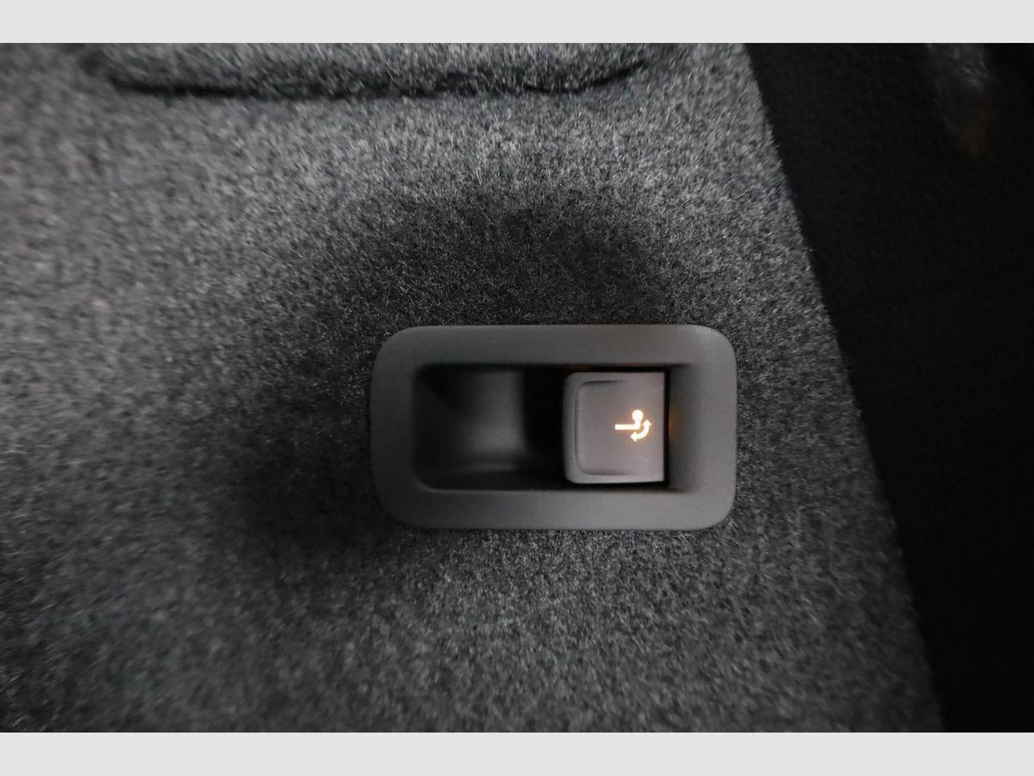 Skoda Karoq 1.5 TSI DSG (2025) - Photo 13