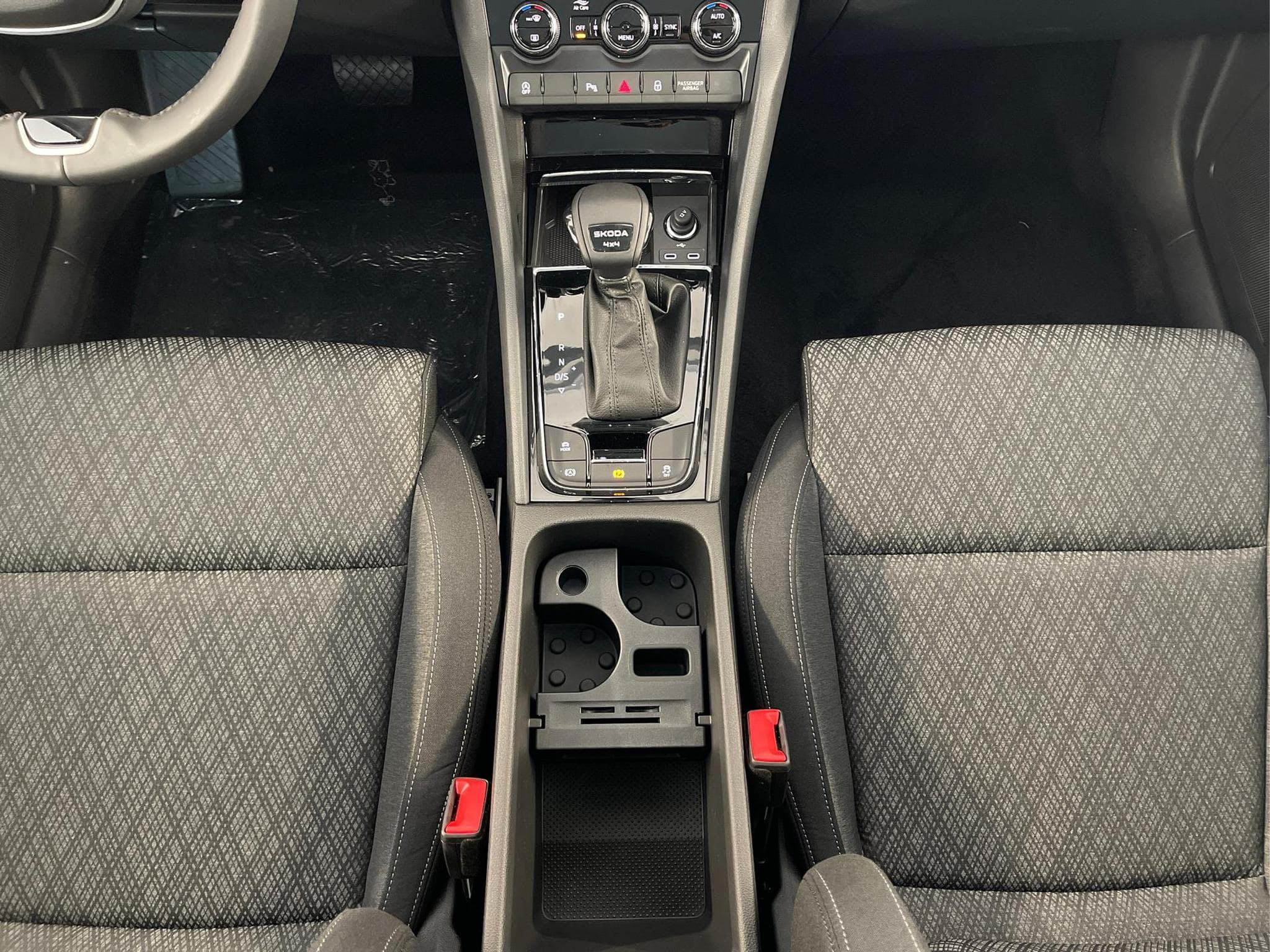 Skoda Karoq Selection (2026) - Foto 12