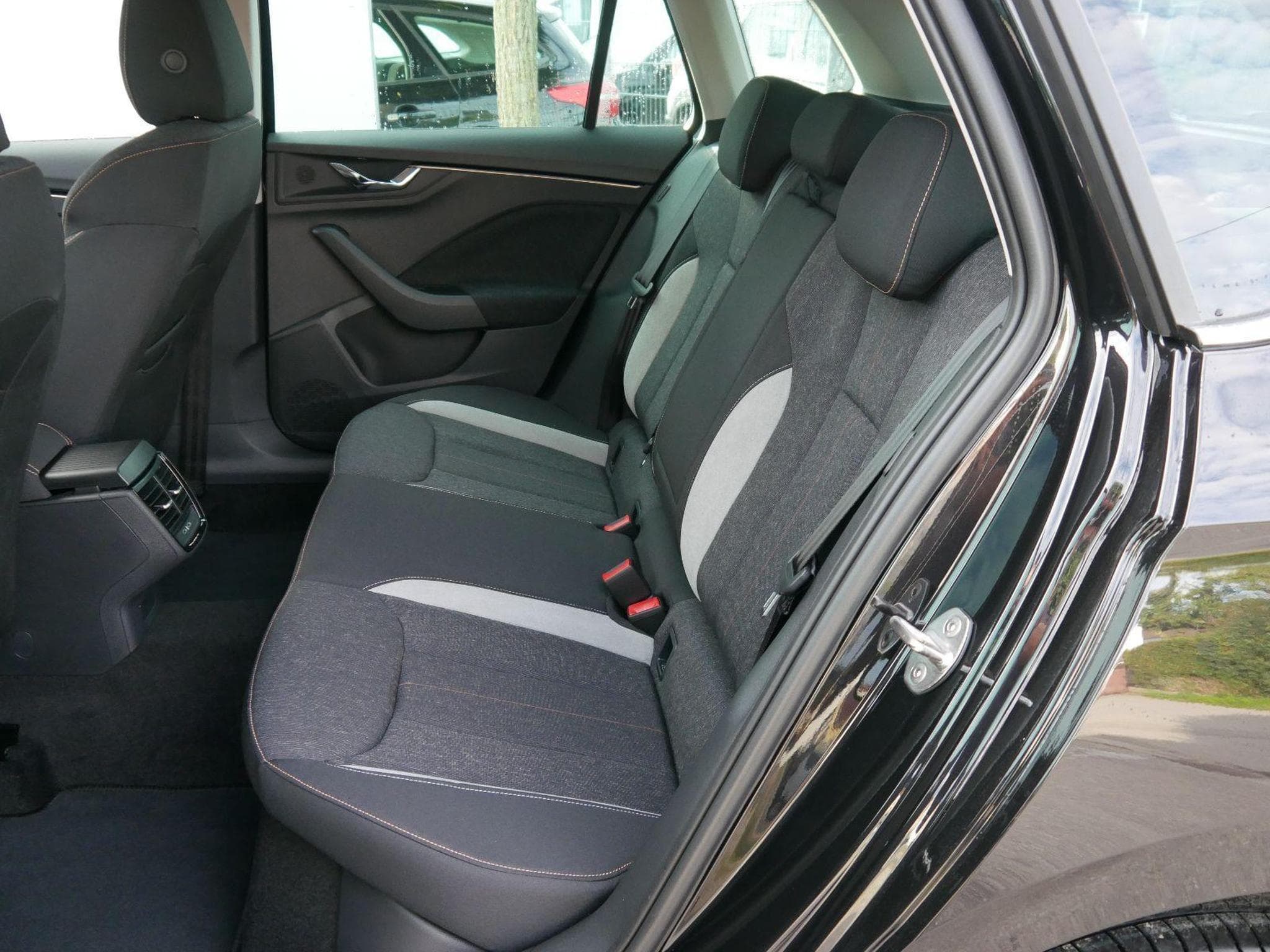 Skoda Kamiq Kamiq 130 Jahre (2025) - Foto 9