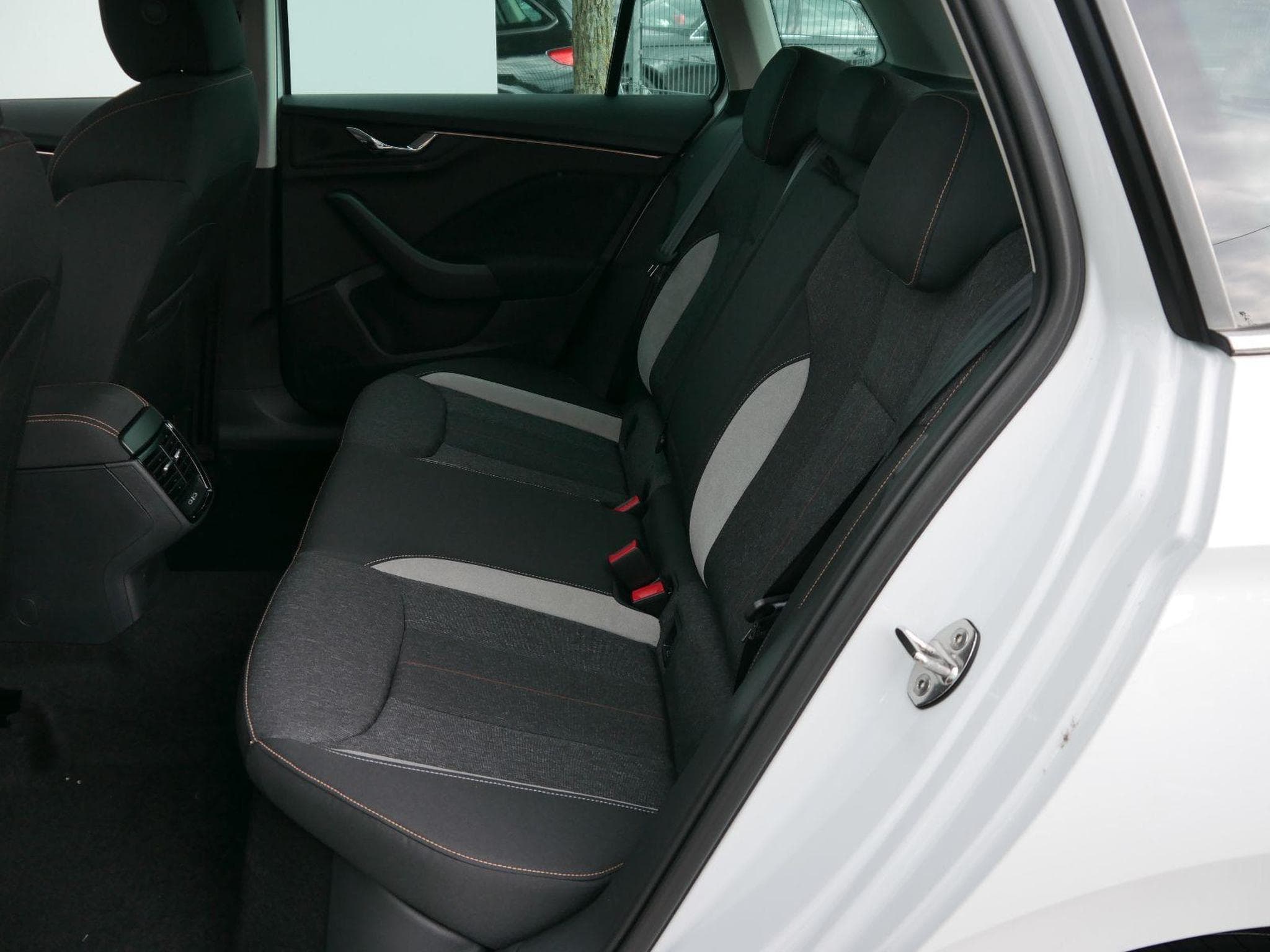 Skoda Kamiq Kamiq 130 Jahre (2025) - Foto 10