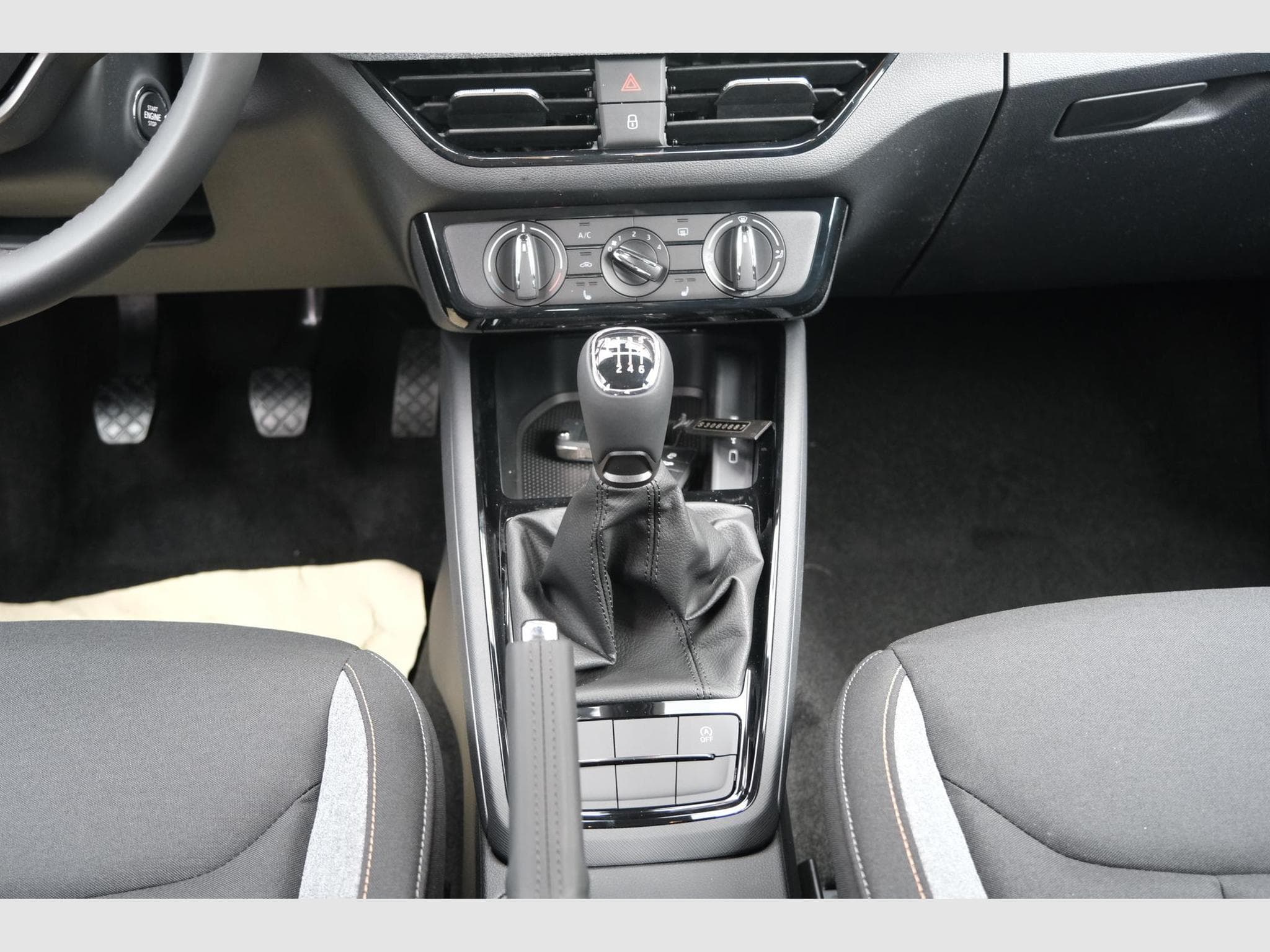 Skoda Kamiq 1.0 TSI Selection (2025) - Photo 13